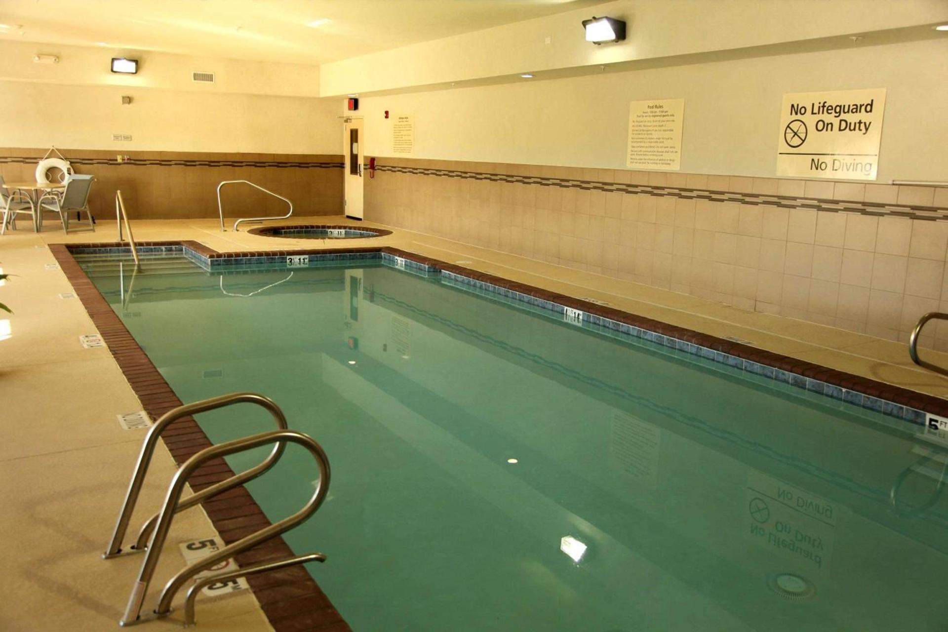 Hampton Inn & Suites Carlsbad photo 8