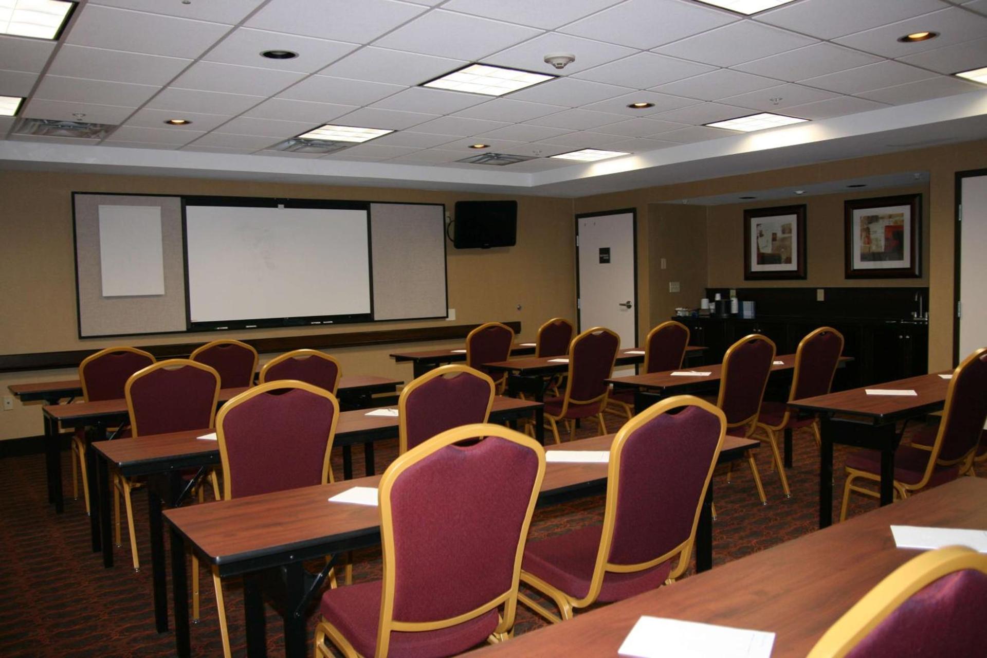 Hampton Inn and Suites Peru photo 12