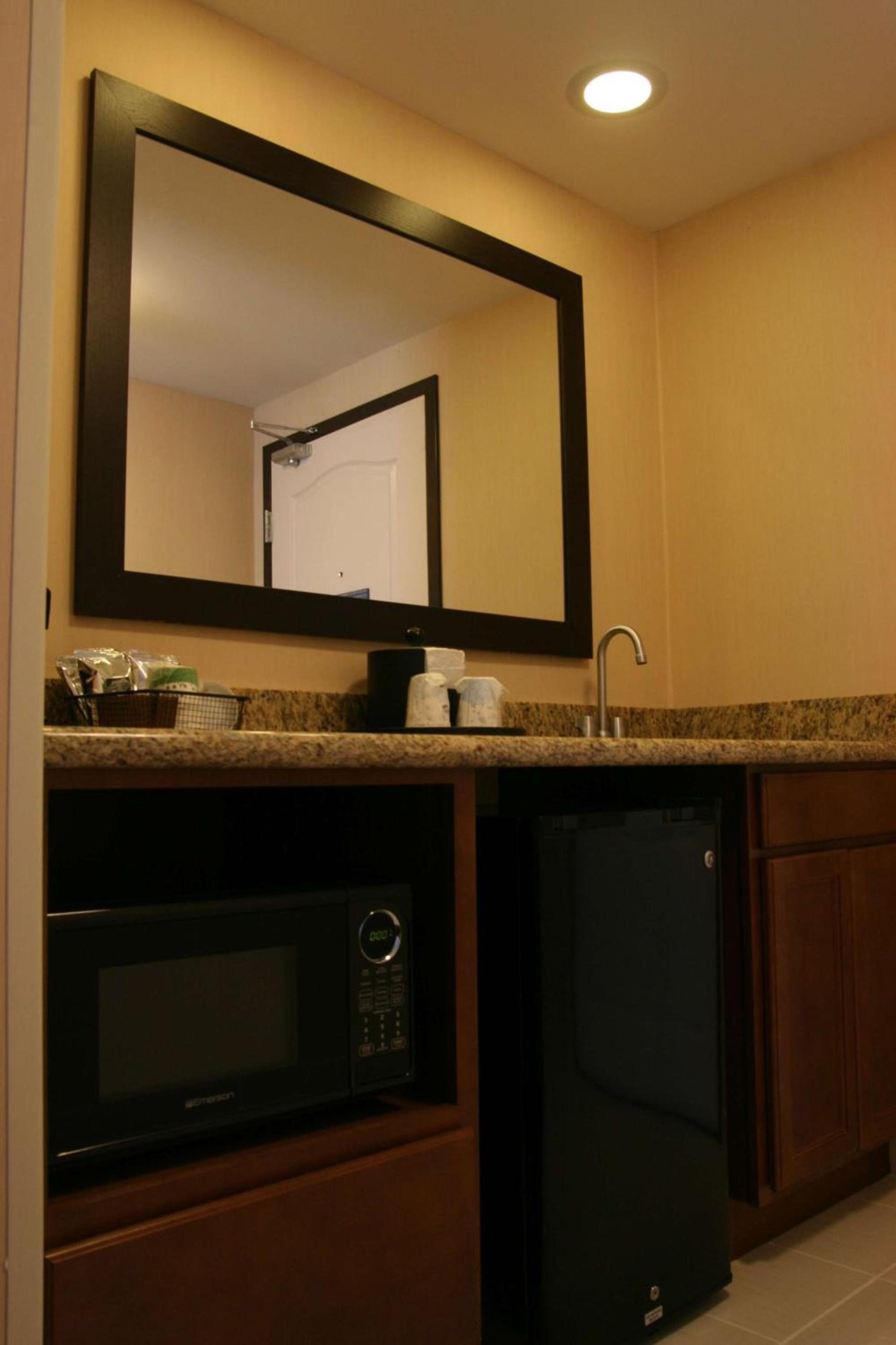 Hampton Inn and Suites Peru photo 13