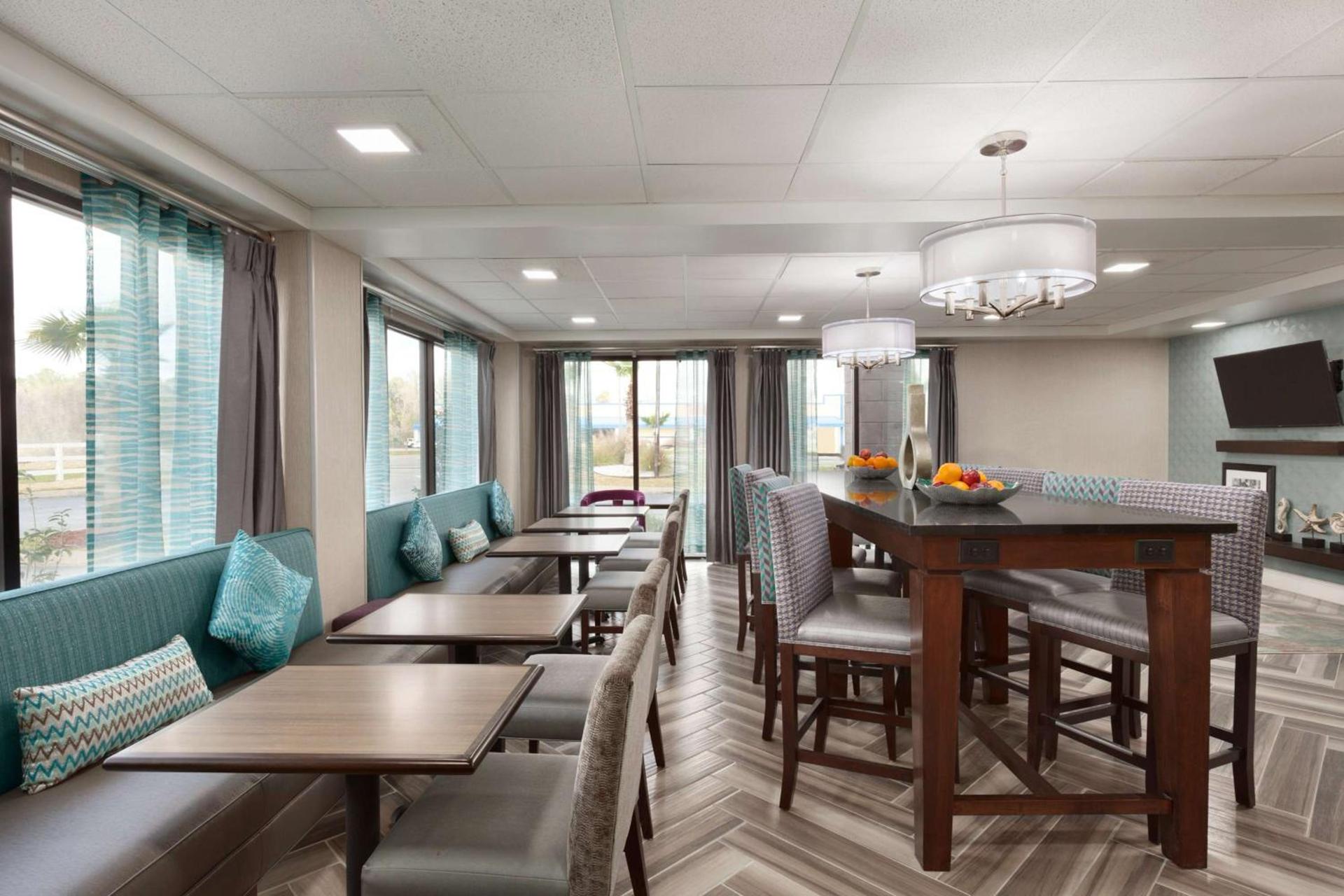 Hampton Inn Waycross photo 3