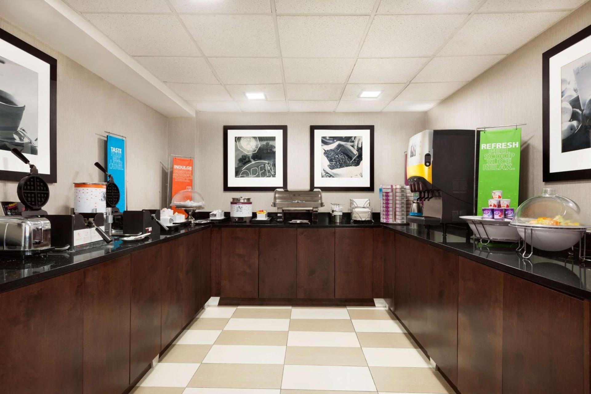 Hampton Inn Waycross photo 8