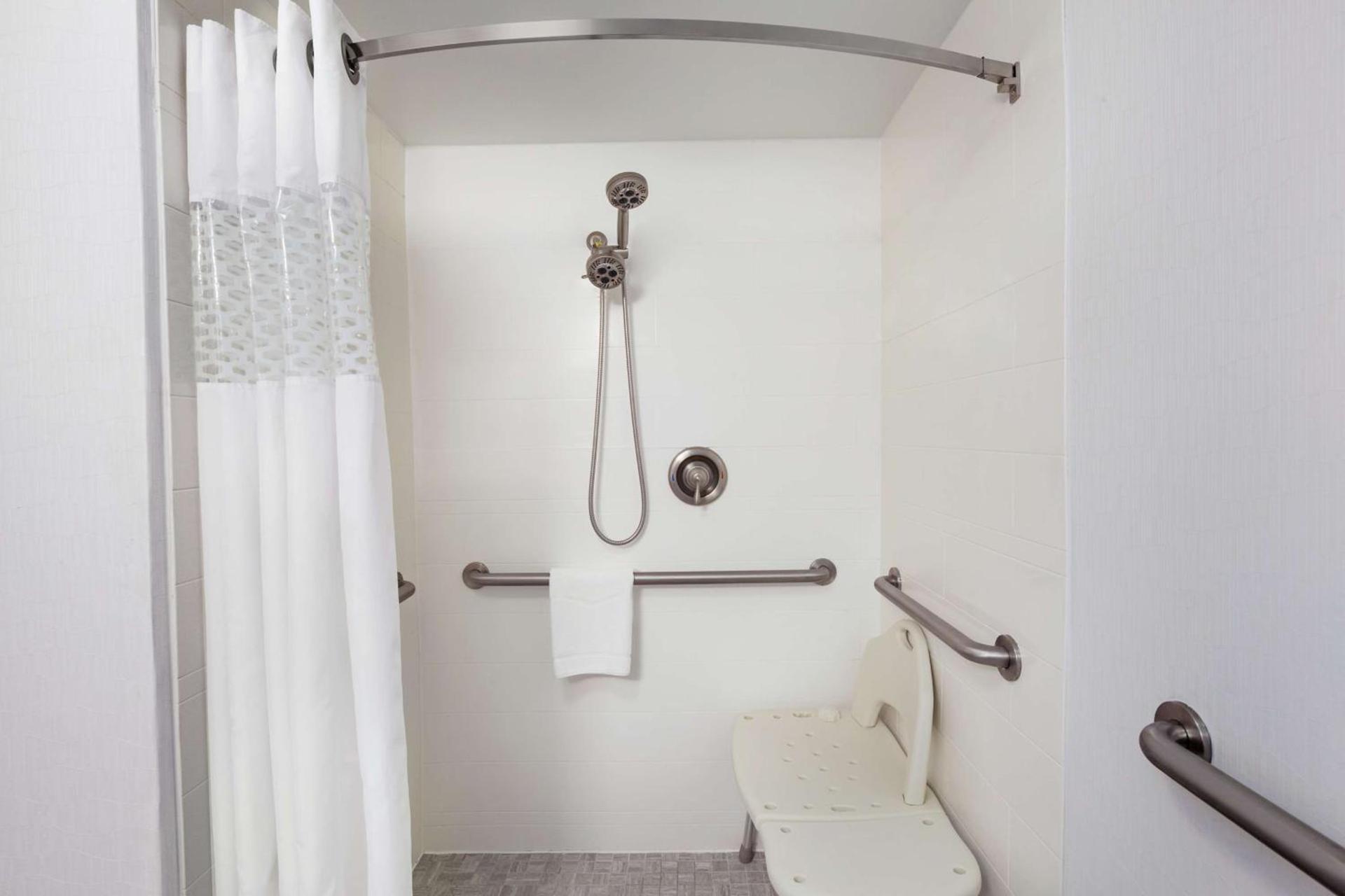 Hampton Inn Waycross photo 10