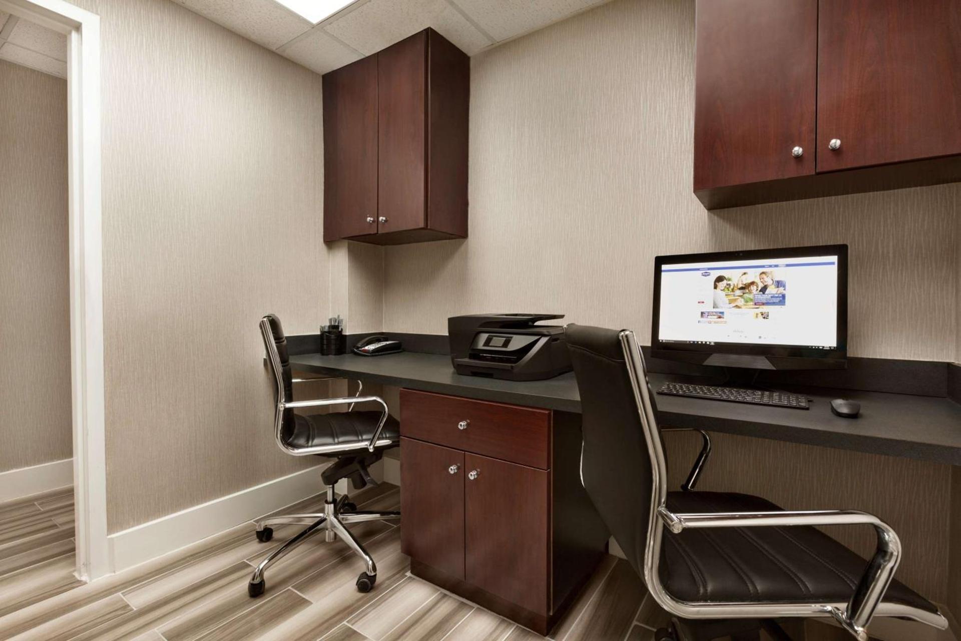 Hampton Inn Waycross photo 20