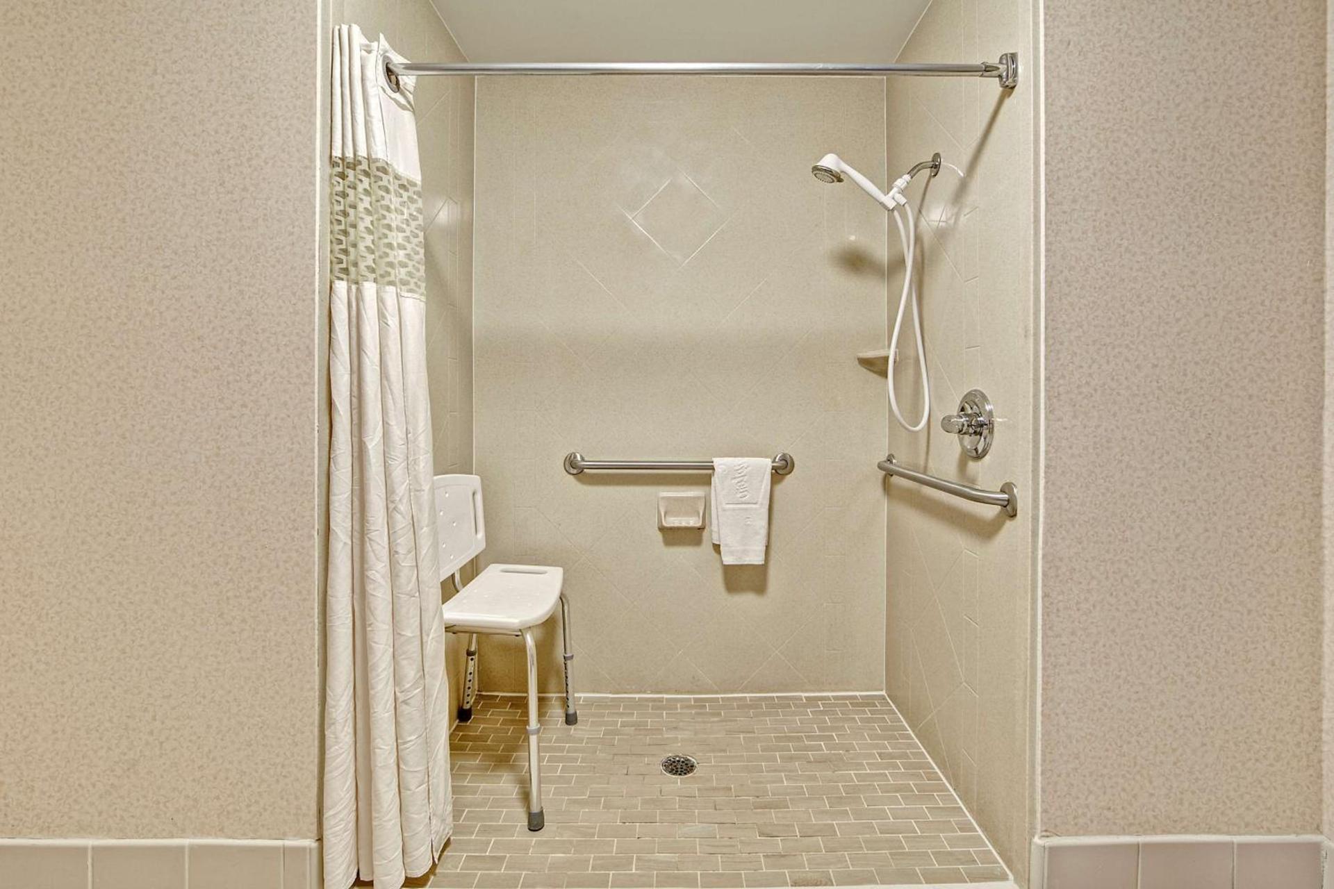 Hampton Inn Quincy photo 11