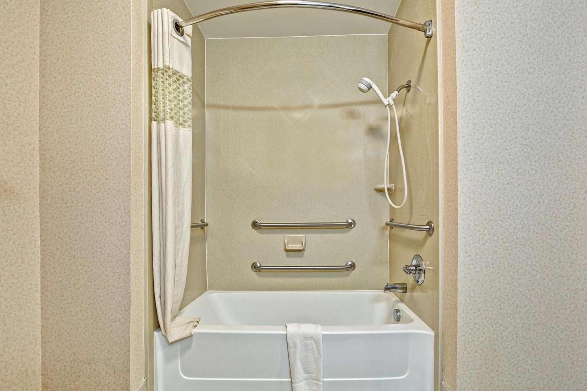 Hampton Inn Quincy photo 12