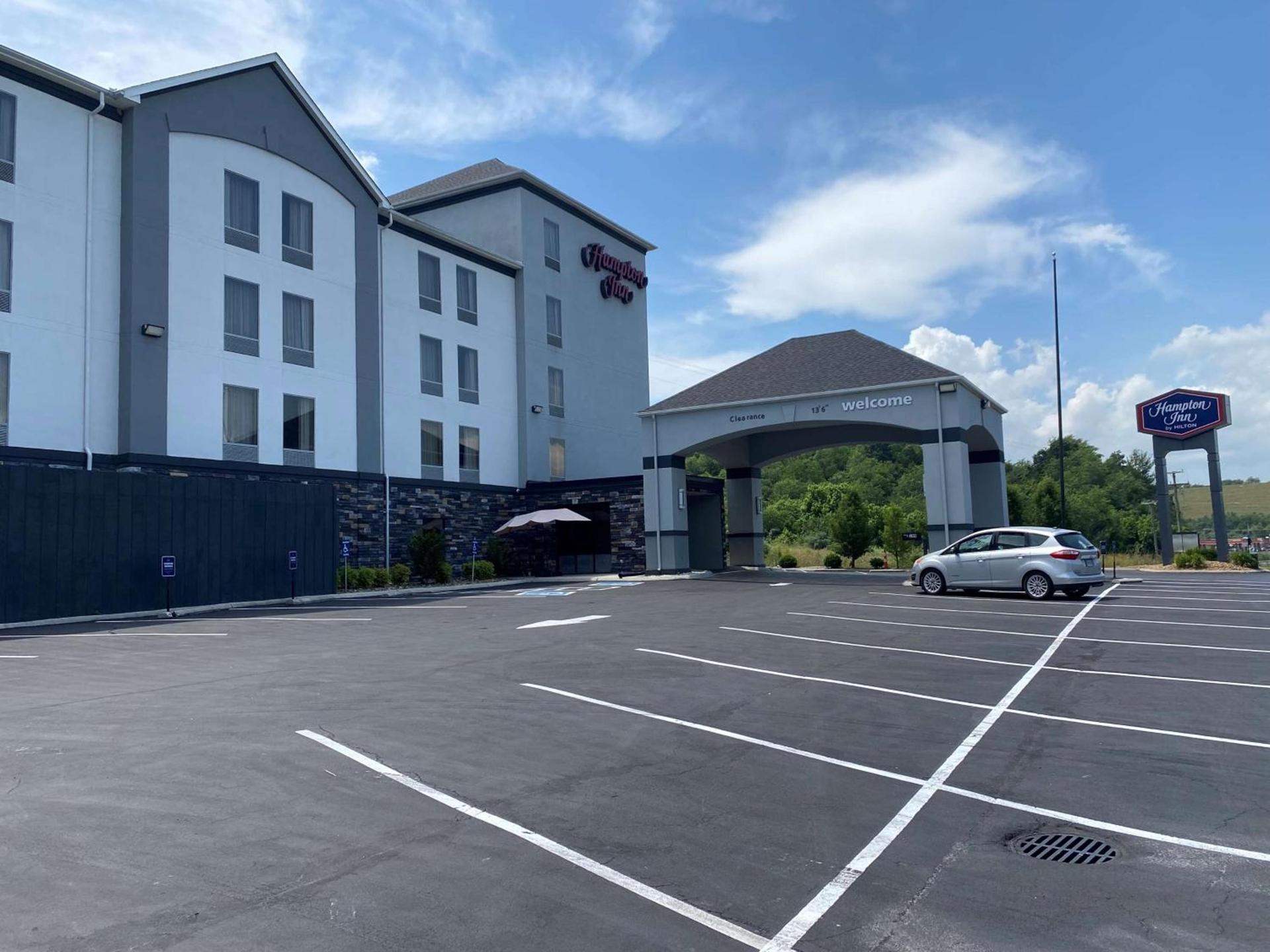 Hampton Inn Ft. Chiswell-Max Meadows photo 2