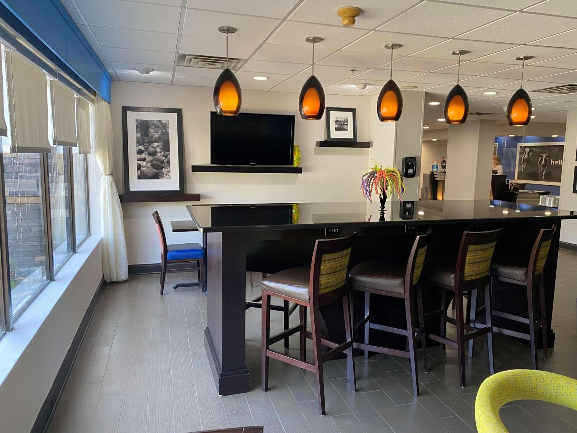 Hampton Inn Ft. Chiswell-Max Meadows photo 3
