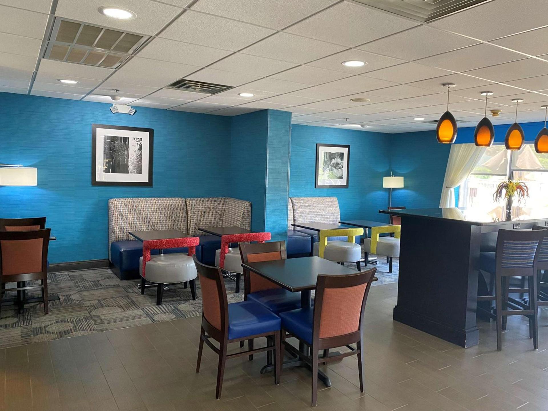 Hampton Inn Ft. Chiswell-Max Meadows photo 4