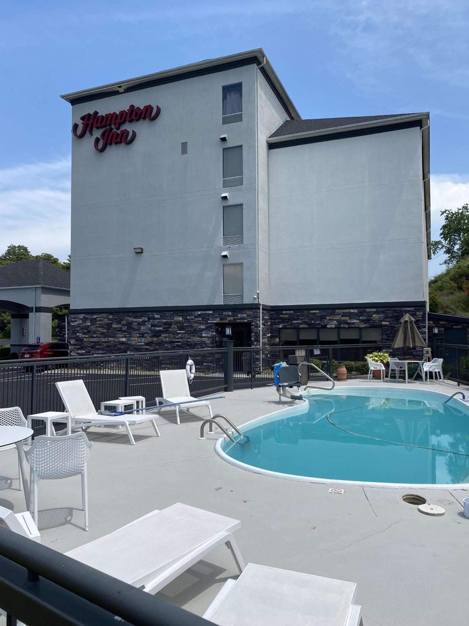 Hampton Inn Ft. Chiswell-Max Meadows photo 5