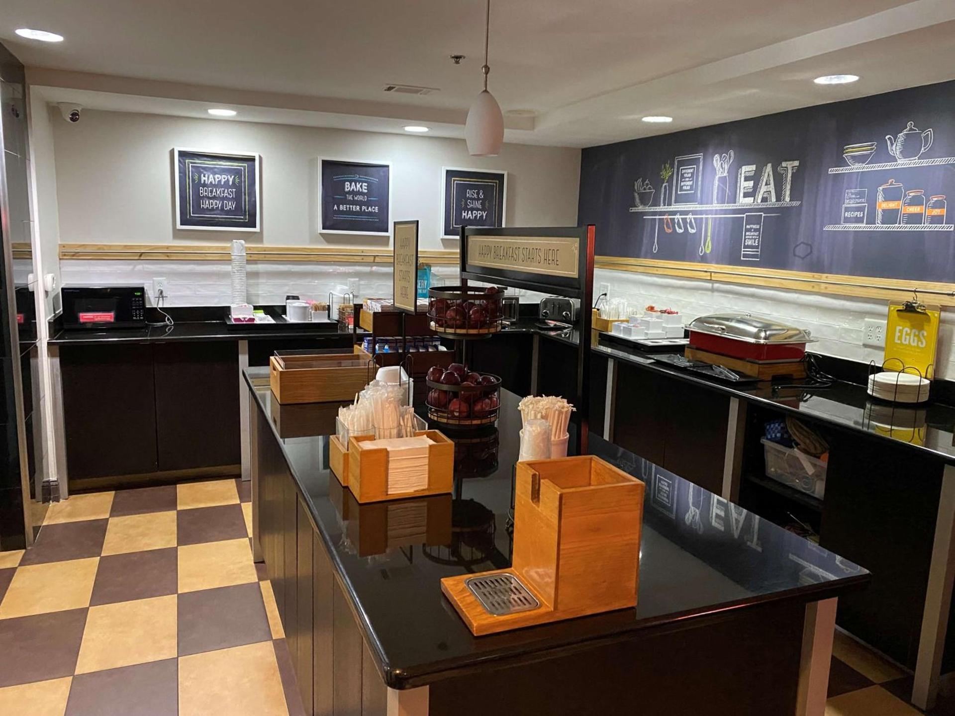 Hampton Inn Ft. Chiswell-Max Meadows photo 7