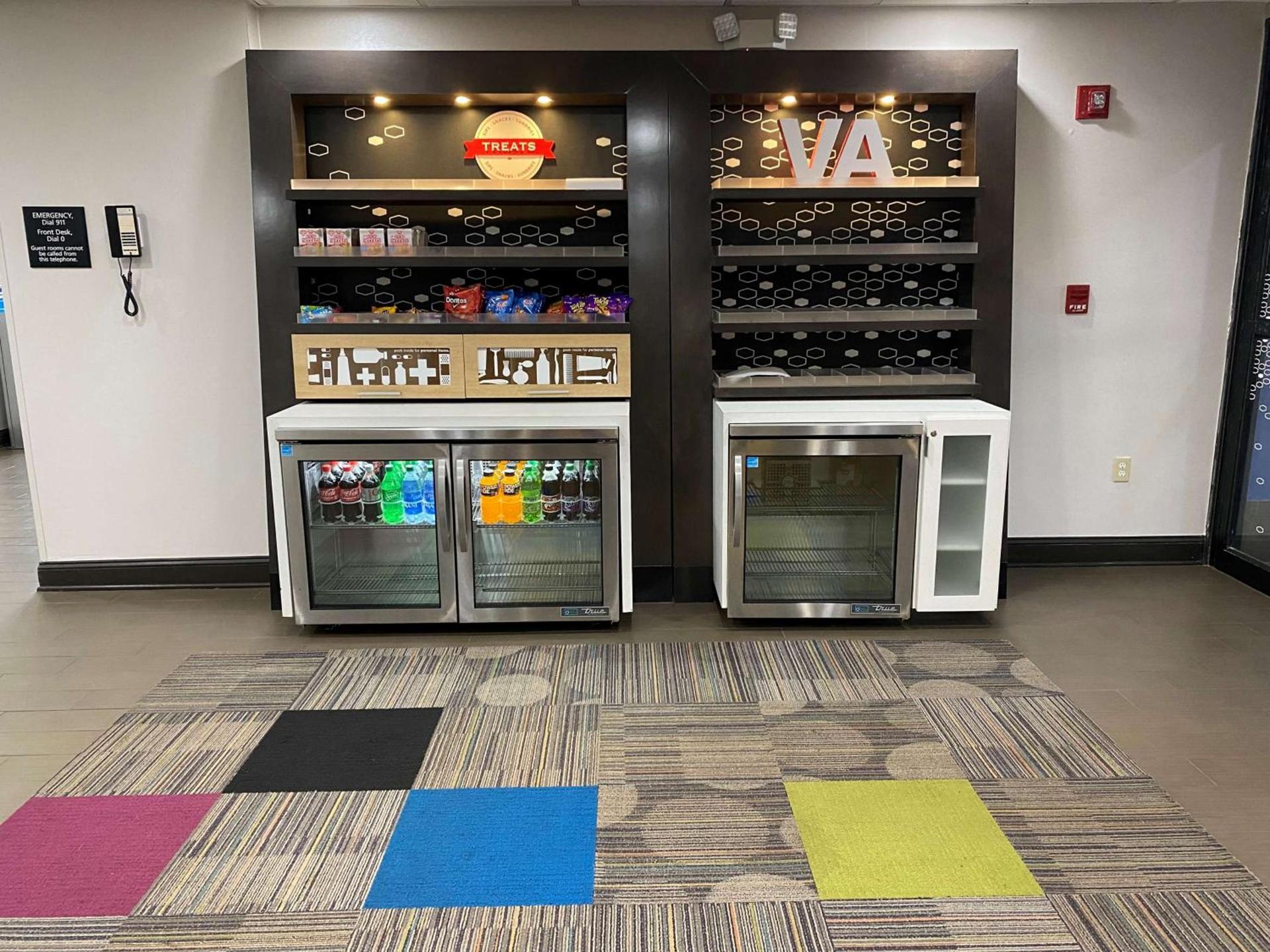 Hampton Inn Ft. Chiswell-Max Meadows photo 9