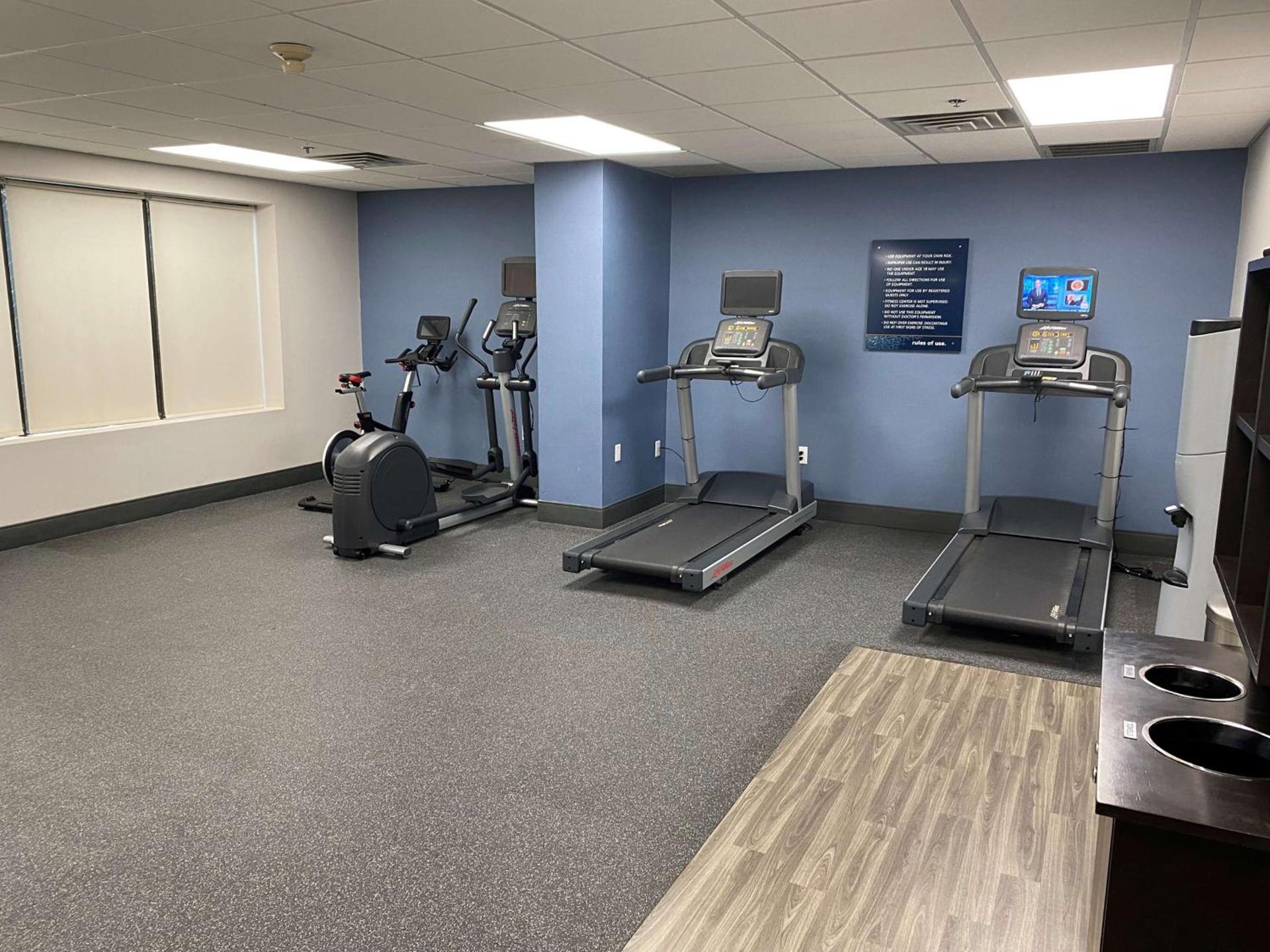 Hampton Inn Ft. Chiswell-Max Meadows photo 10