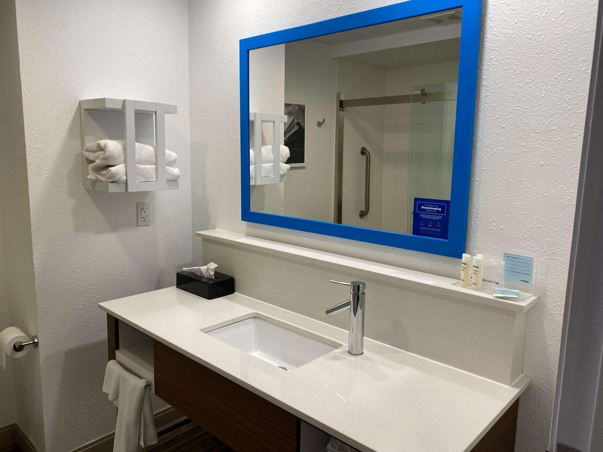 Hampton Inn Ft. Chiswell-Max Meadows photo 14