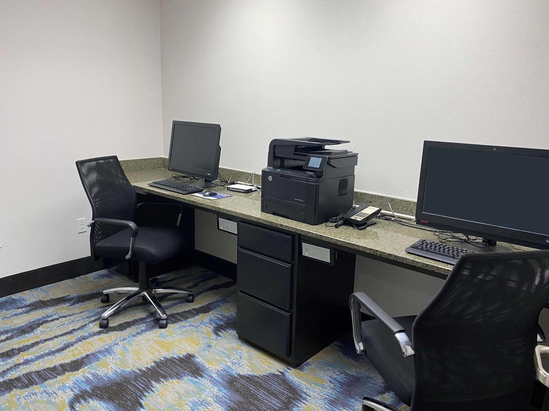 Hampton Inn Ft. Chiswell-Max Meadows photo 19