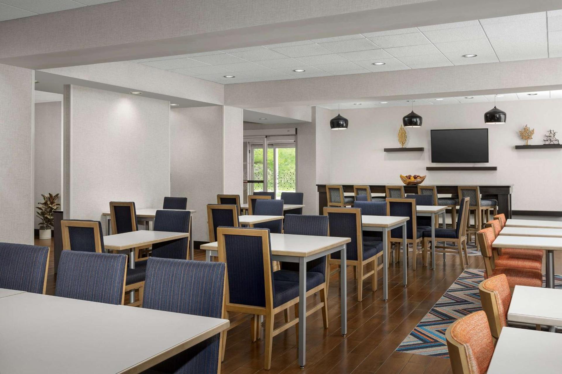 Hampton Inn Augusta photo 20