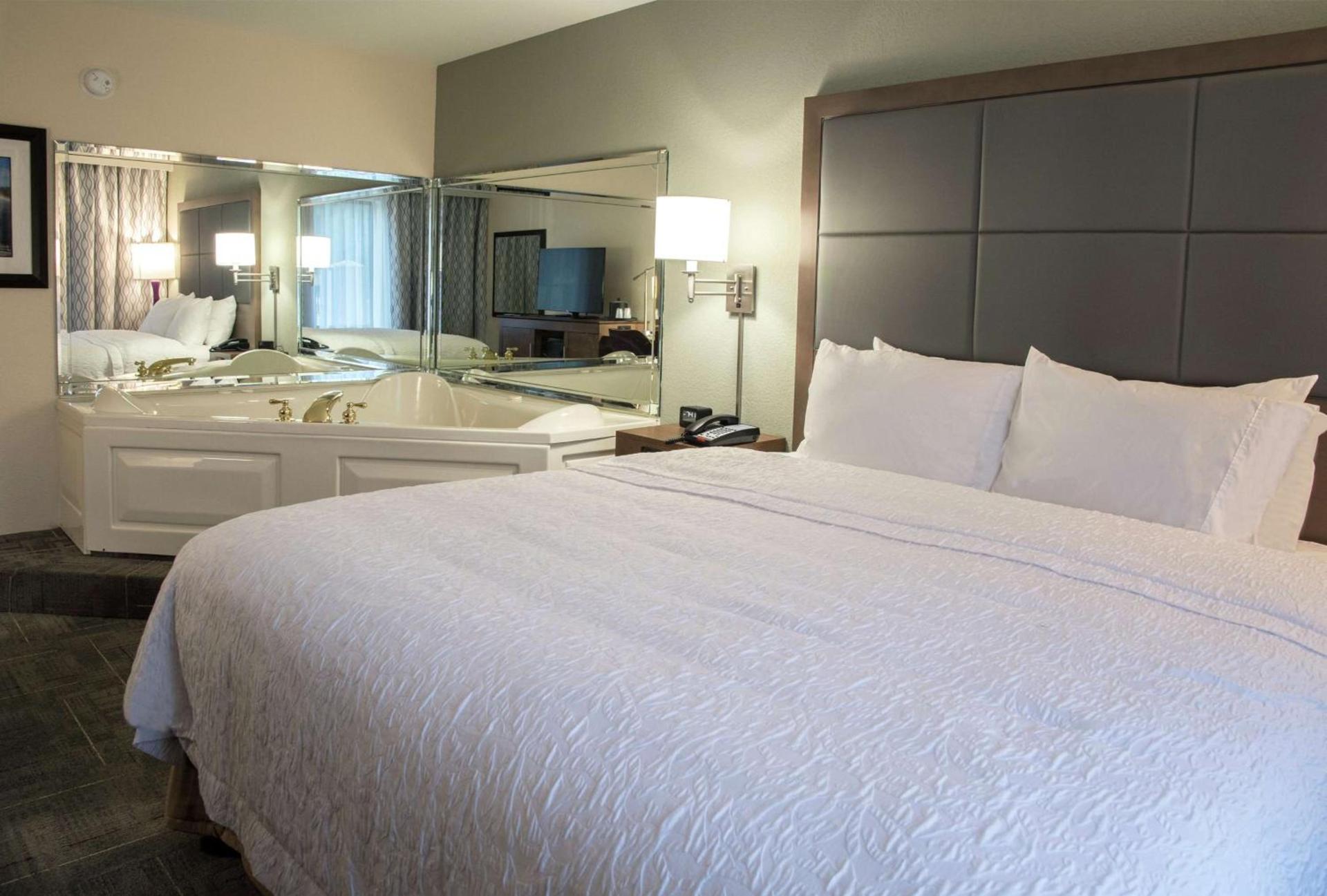 Hampton Inn Hartwell Ga photo 13