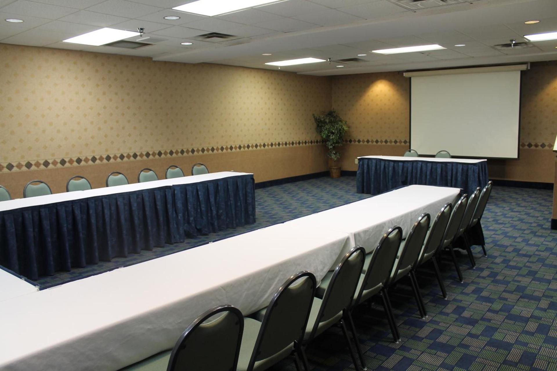 Days Inn & Suites by Wyndham Bridgeport - Clarksburg photo 42