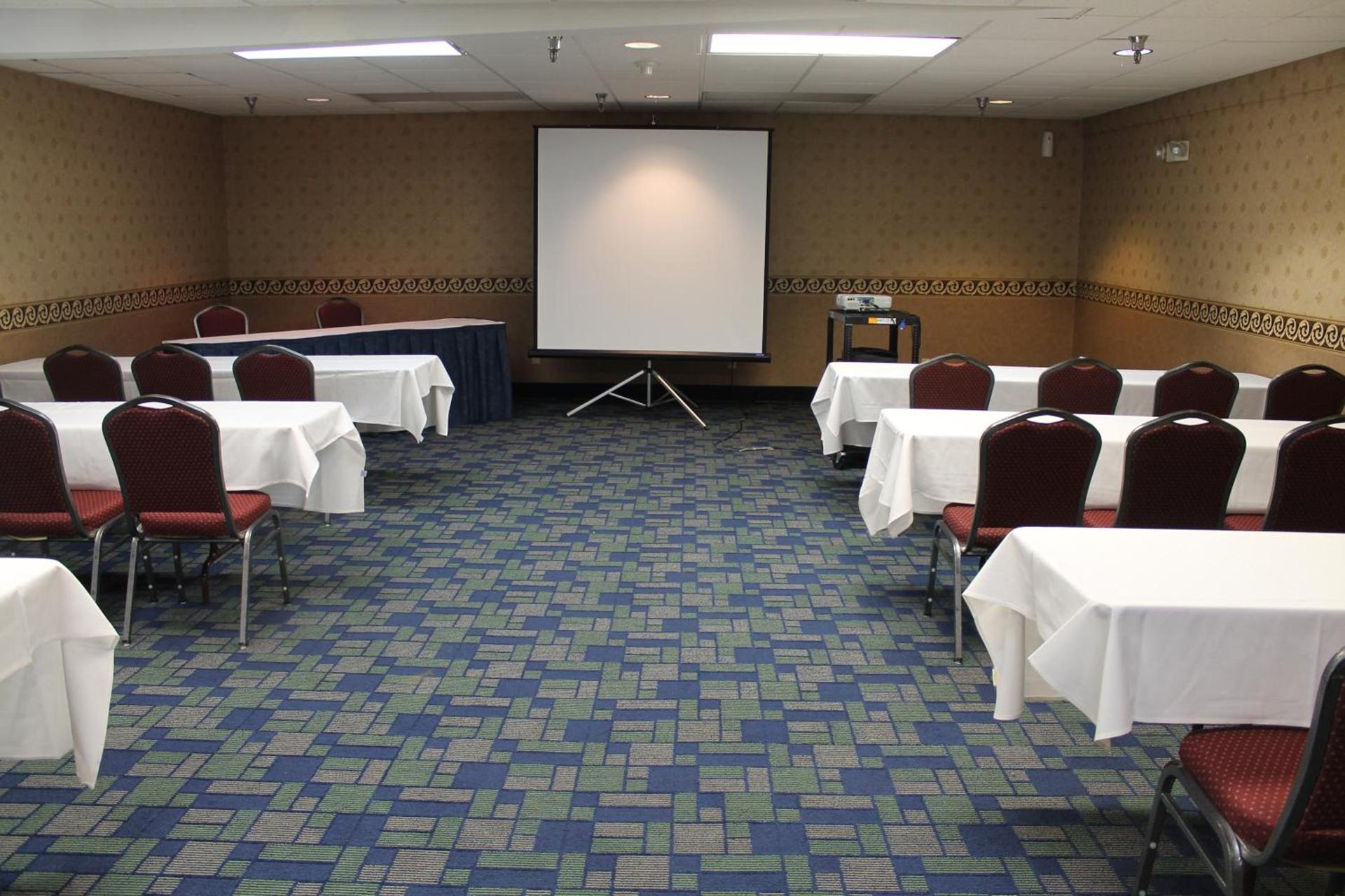 Days Inn & Suites by Wyndham Bridgeport - Clarksburg photo 44