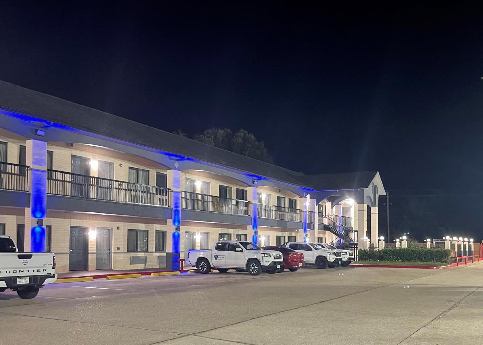 Days Inn by Wyndham Dickinson TX photo 78