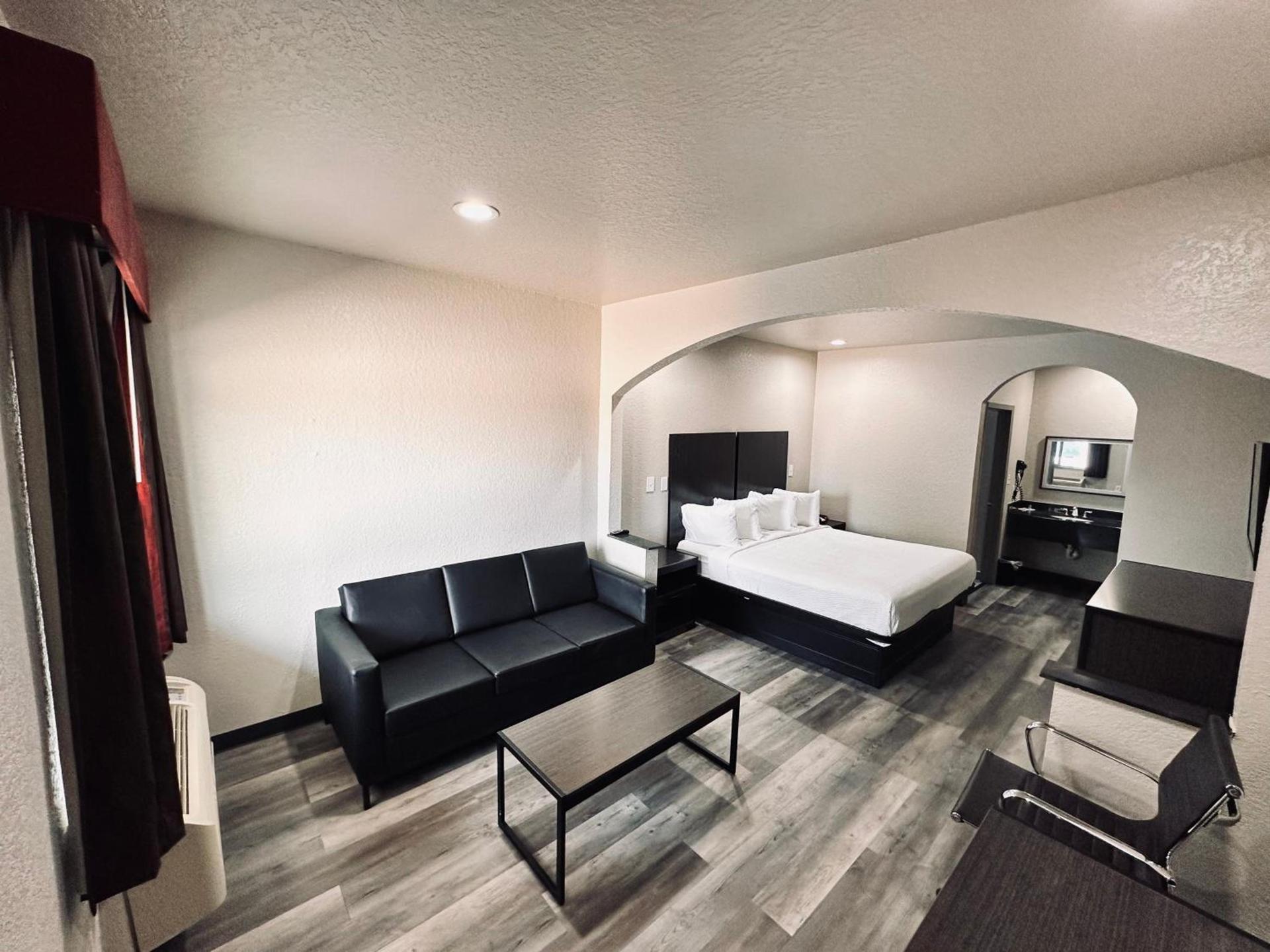 Days Inn by Wyndham Dickinson TX photo 52