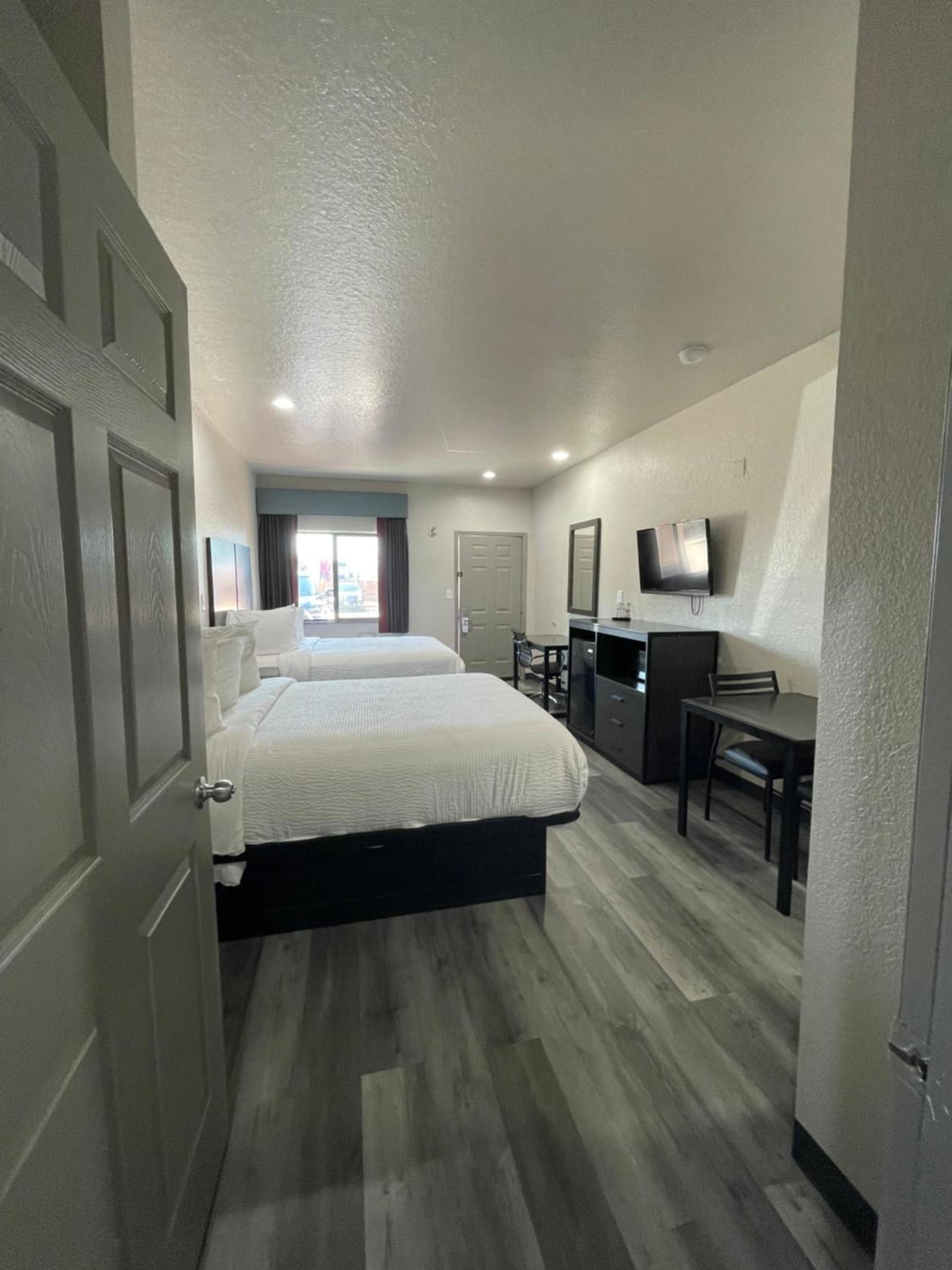 Days Inn by Wyndham Dickinson TX photo 66