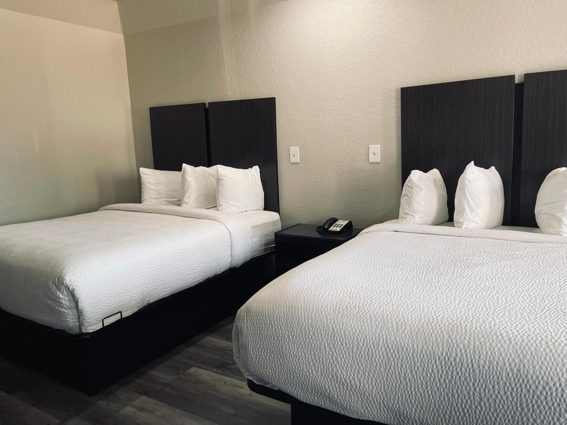 Days Inn by Wyndham Dickinson TX photo 67