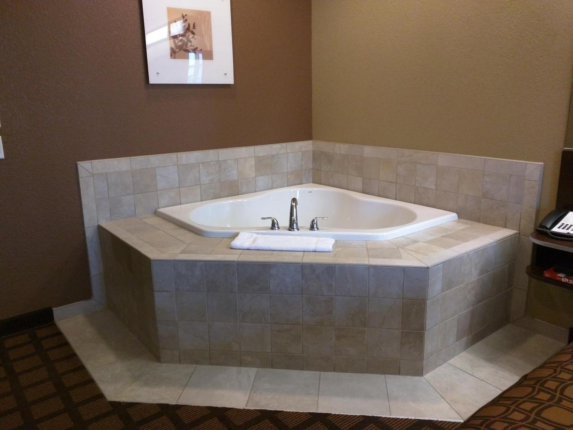 Microtel Inn & Suites by Wyndham Minot photo 11