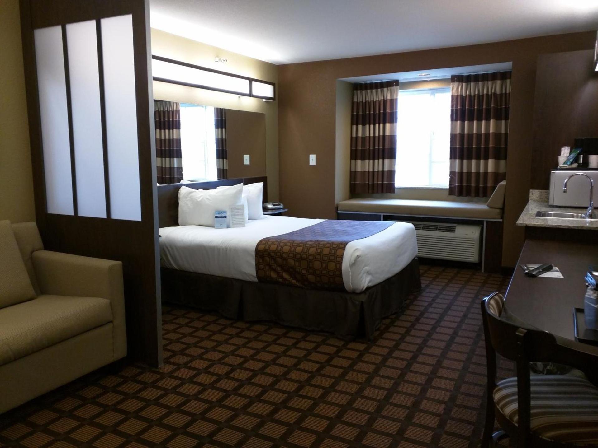 Microtel Inn & Suites by Wyndham Minot photo 17