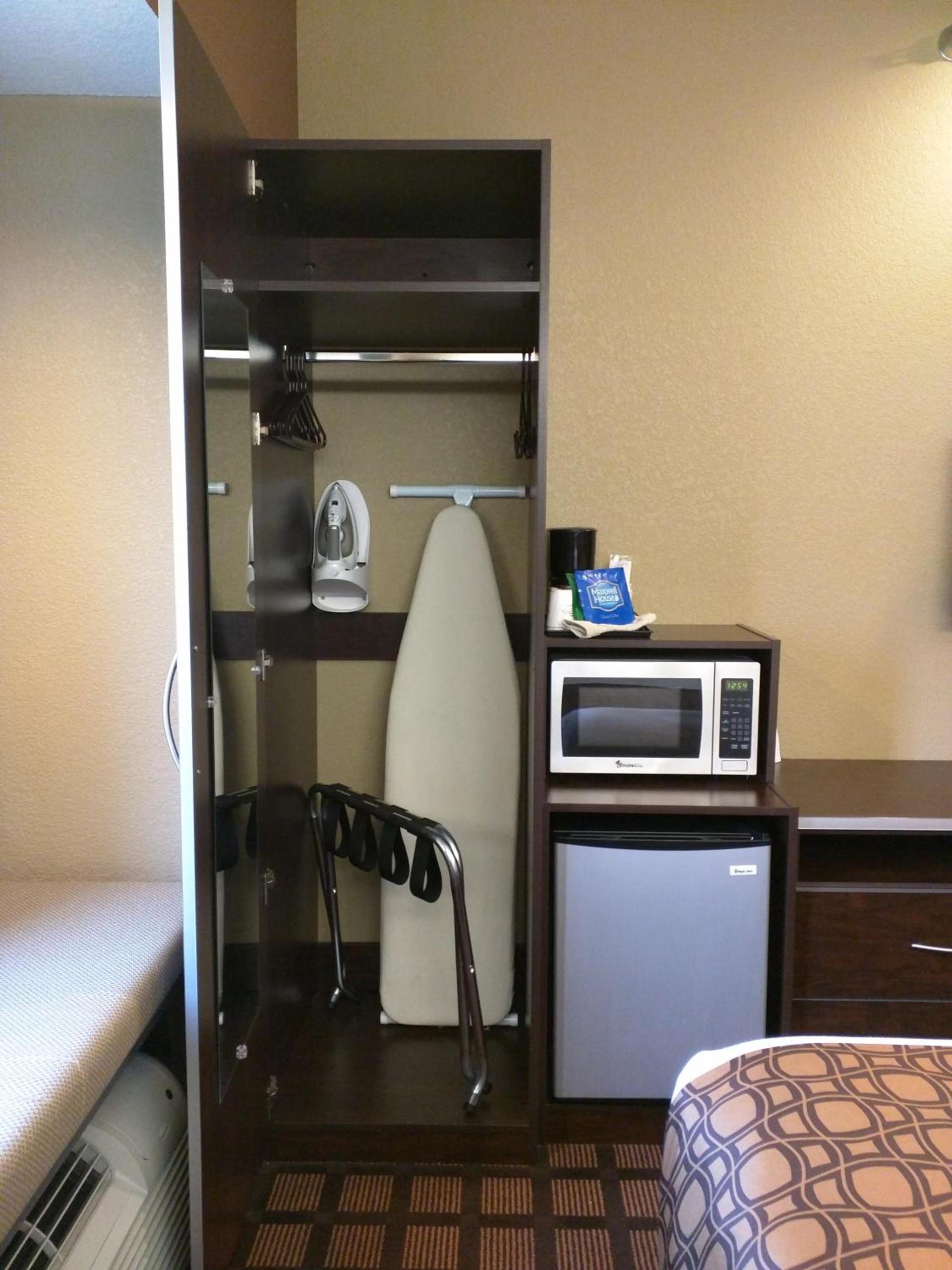 Microtel Inn & Suites by Wyndham Minot photo 8