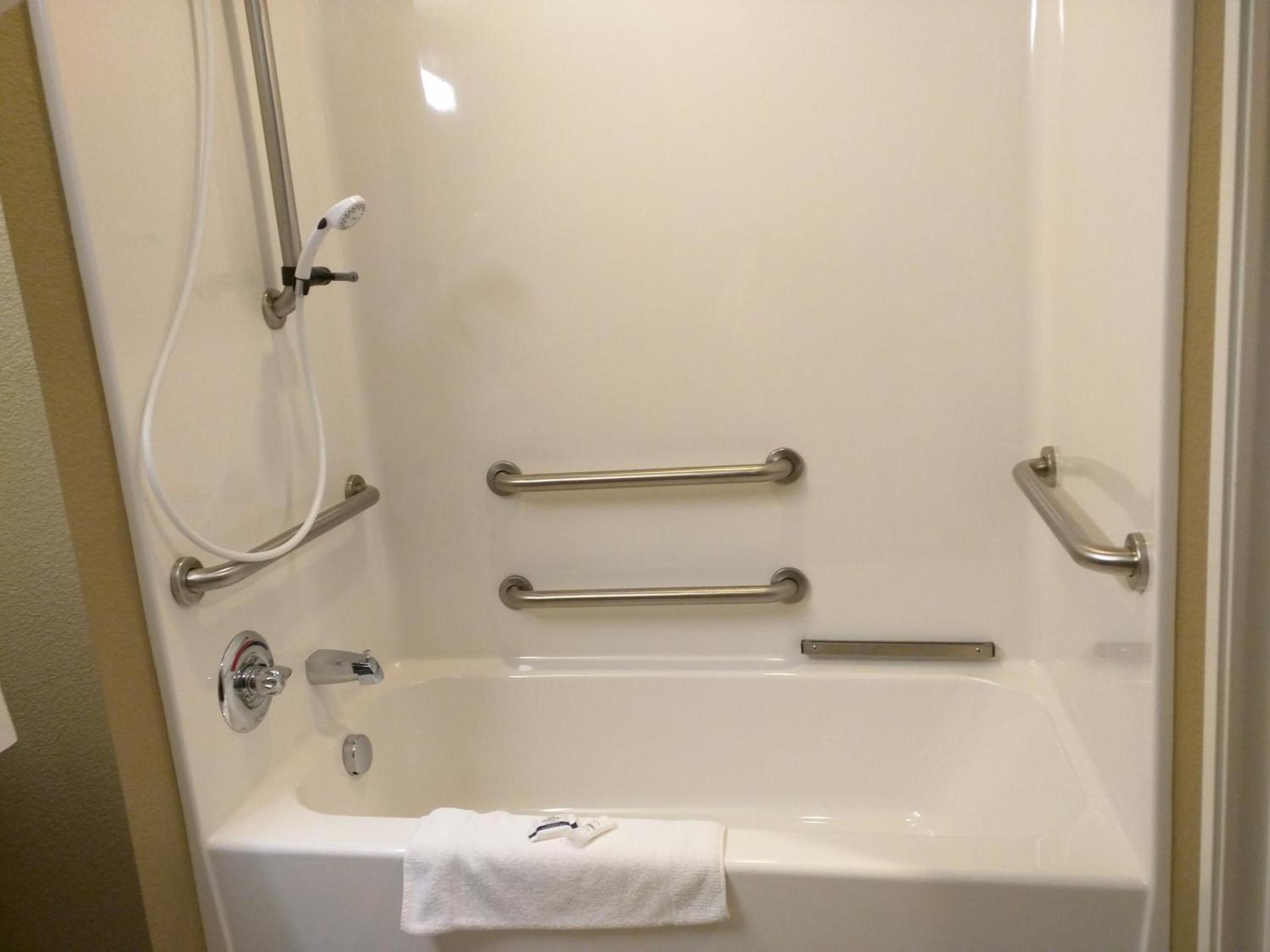 Microtel Inn & Suites by Wyndham Minot photo 24