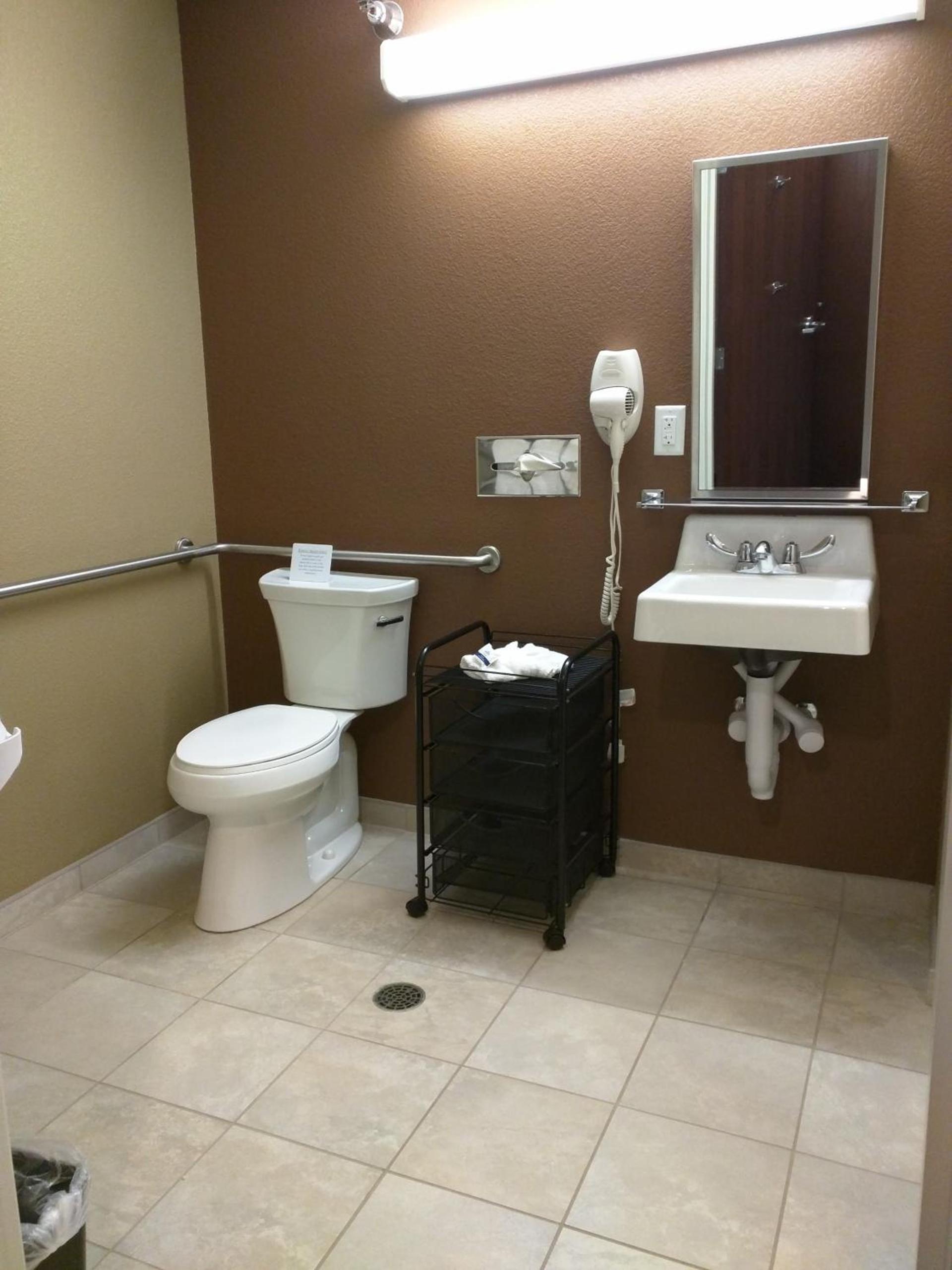 Microtel Inn & Suites by Wyndham Minot photo 30