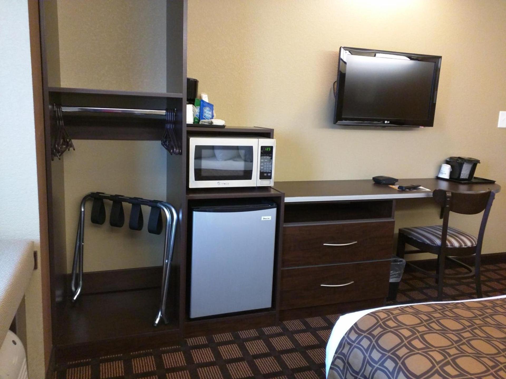 Microtel Inn & Suites by Wyndham Minot photo 23