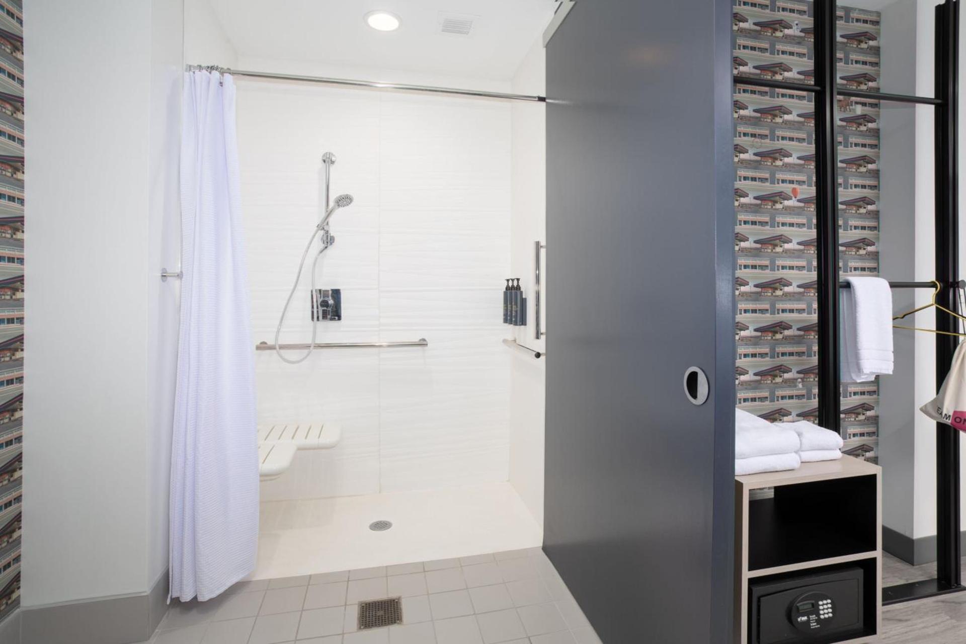 Aloft by Marriott Omaha Aksarben Village photo 9