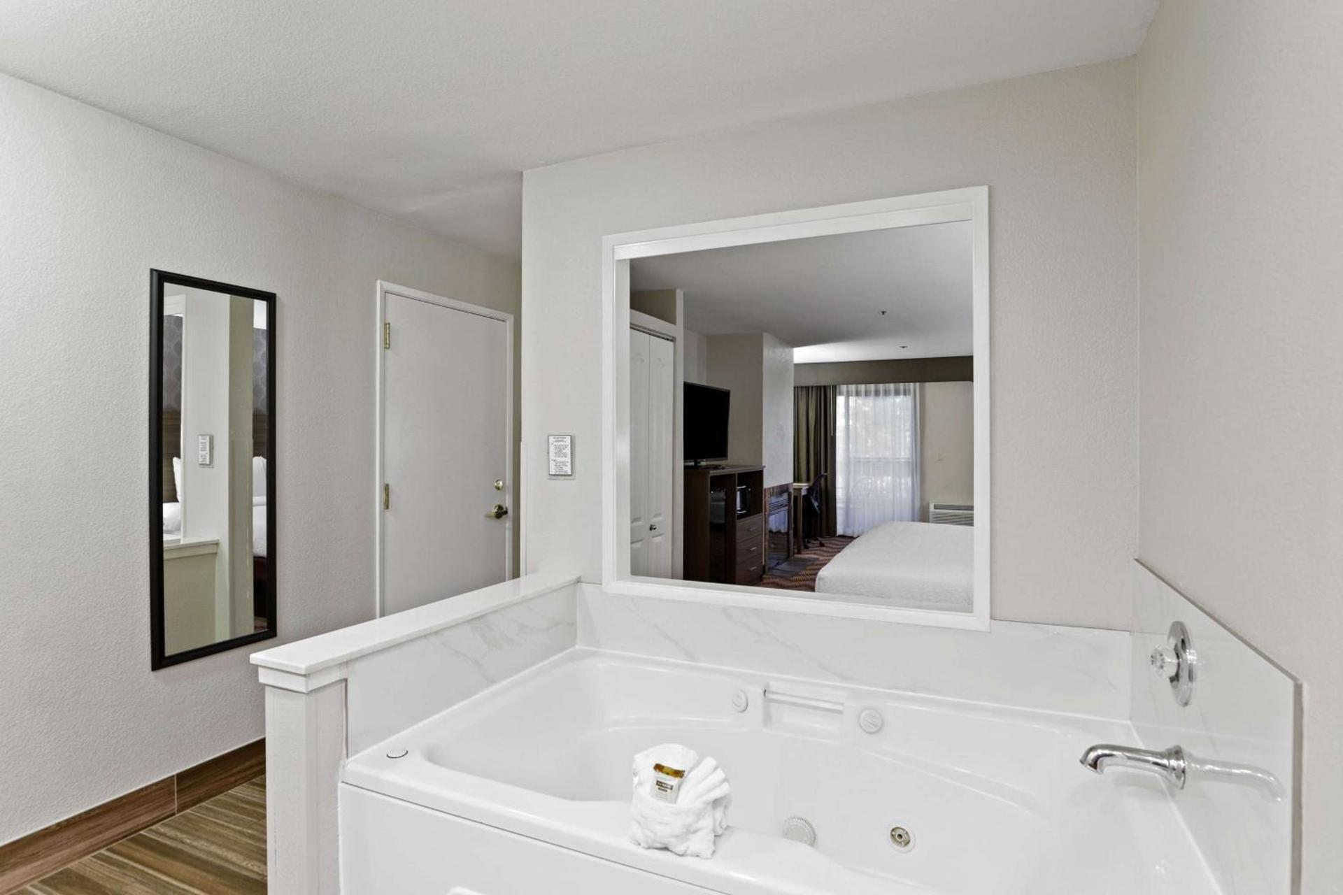 Best Western Plus Sonora Oaks Hotel and Conference Center photo 40