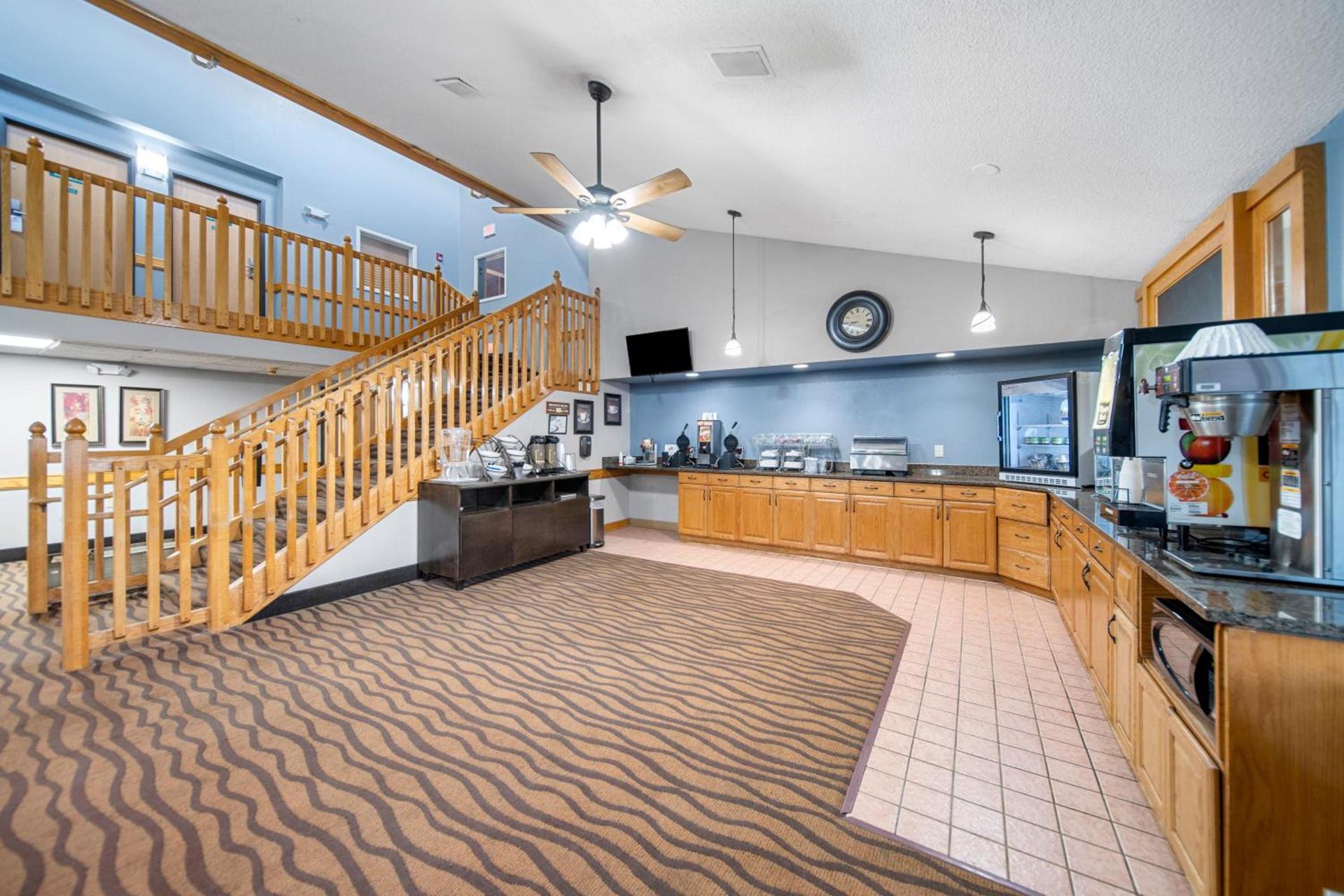 AmericInn by Wyndham Ames photo 9