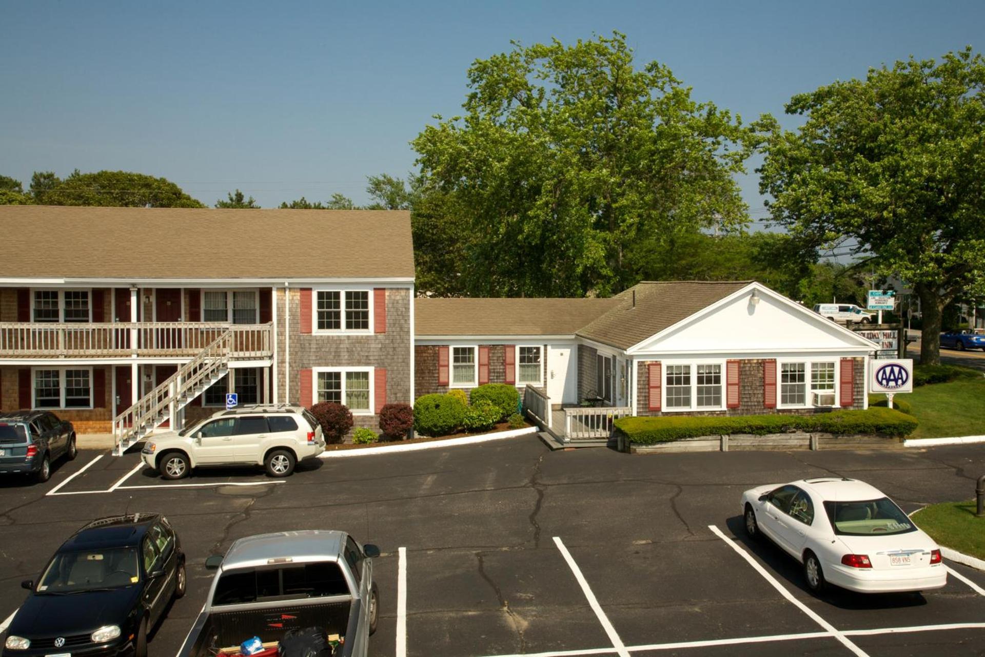 Holiday Hill Inn & Suites photo 5
