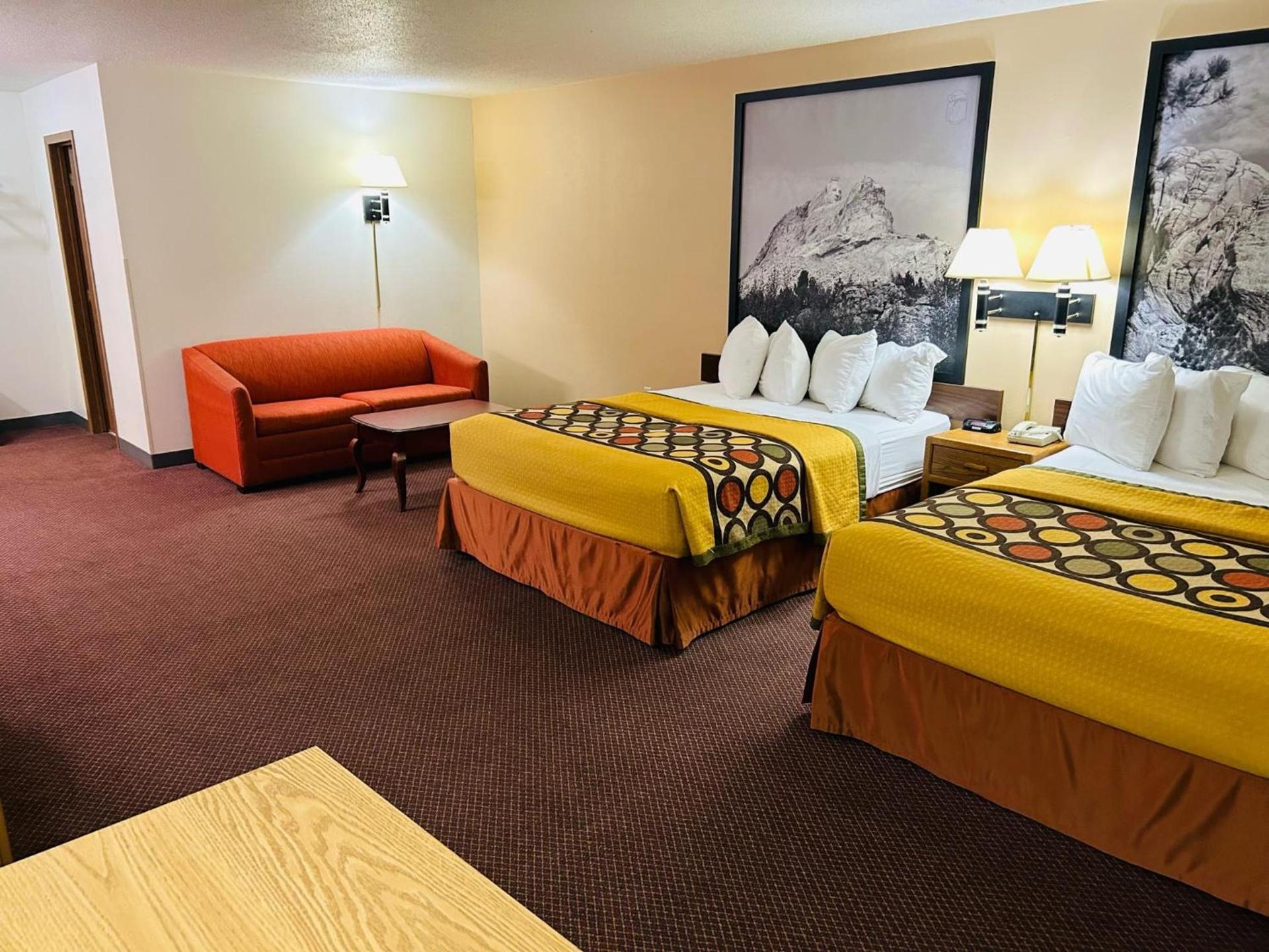 Super 8 by Wyndham Hot Springs photo 8