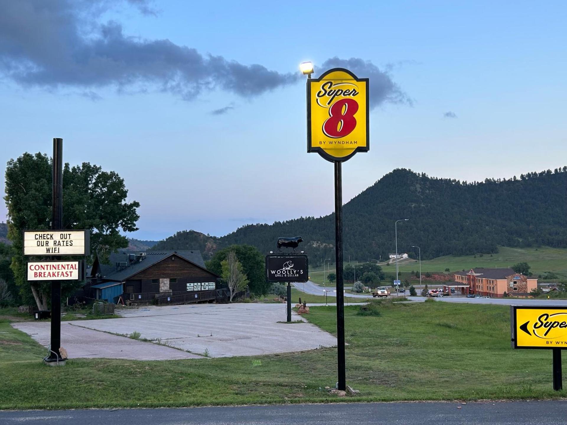 Super 8 by Wyndham Hot Springs photo 10