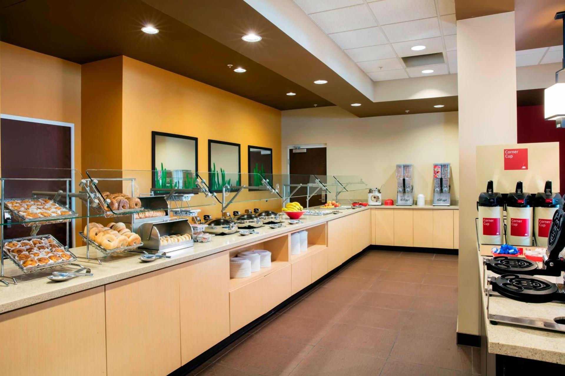 TownePlace Suites Orlando at FLAMINGO CROSSINGS Town Center, Western Entrance photo 30