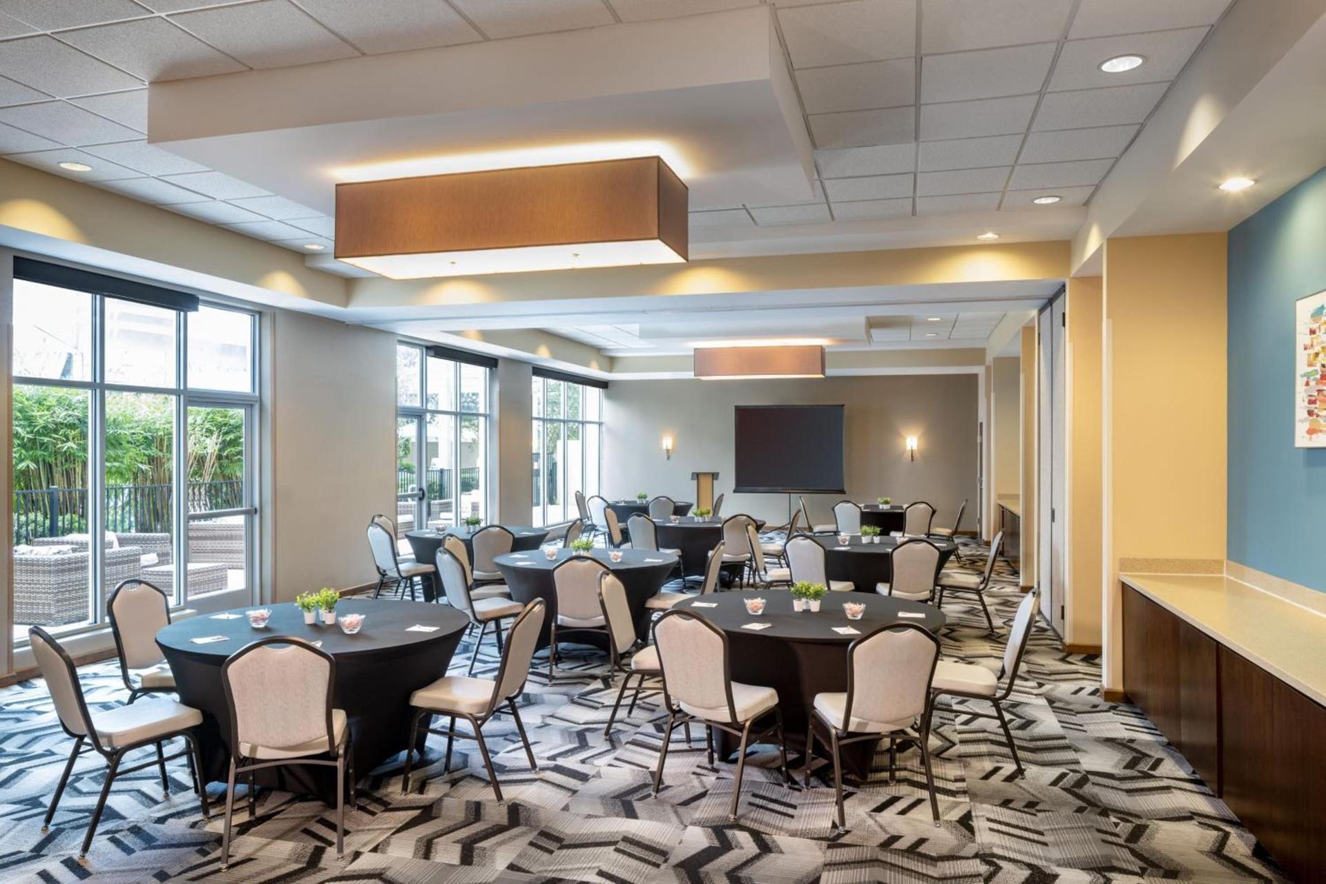 TownePlace Suites Orlando at FLAMINGO CROSSINGS Town Center, Western Entrance photo 48