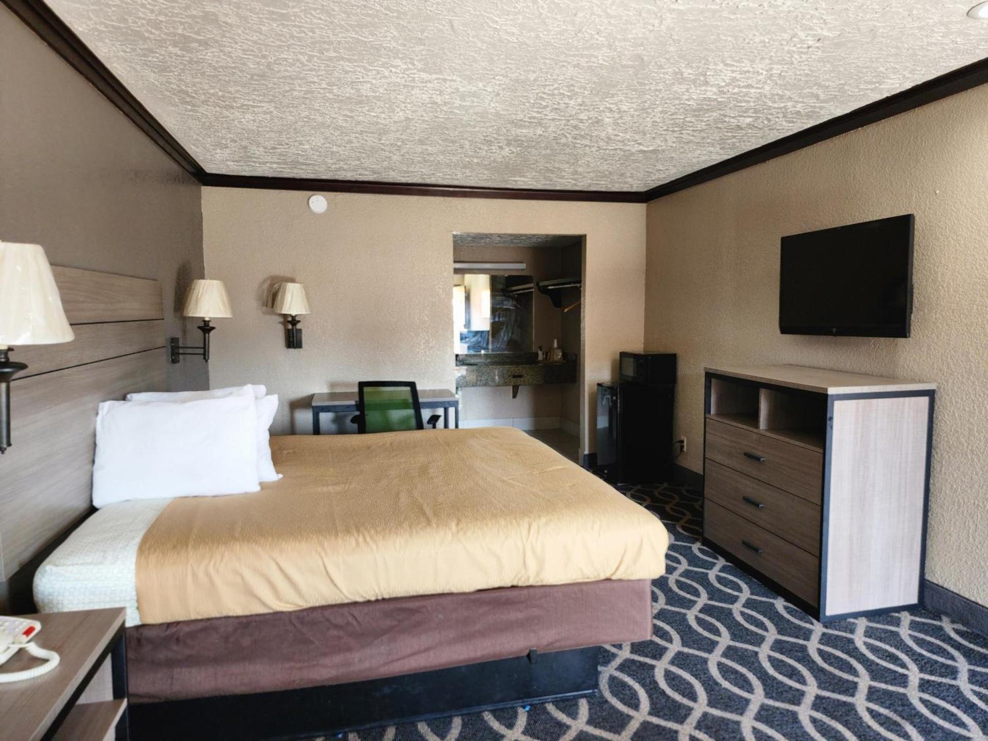 Executive inn photo 8
