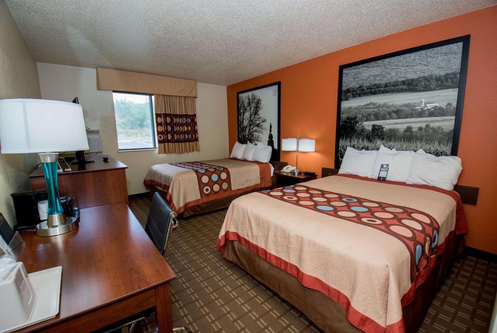 Super 8 by Wyndham Altoona photo 3