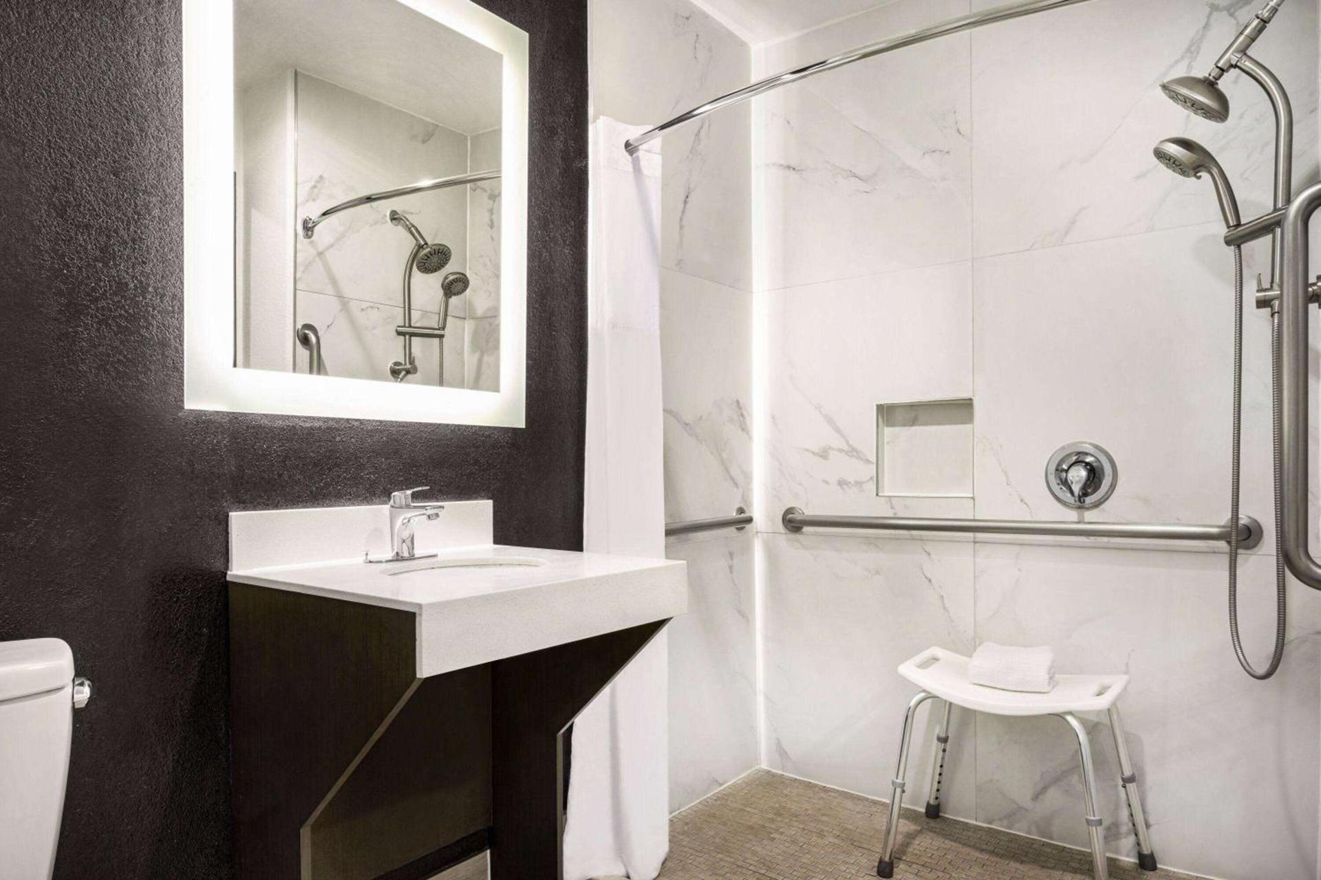 La Quinta by Wyndham Hesperia Victorville photo 9