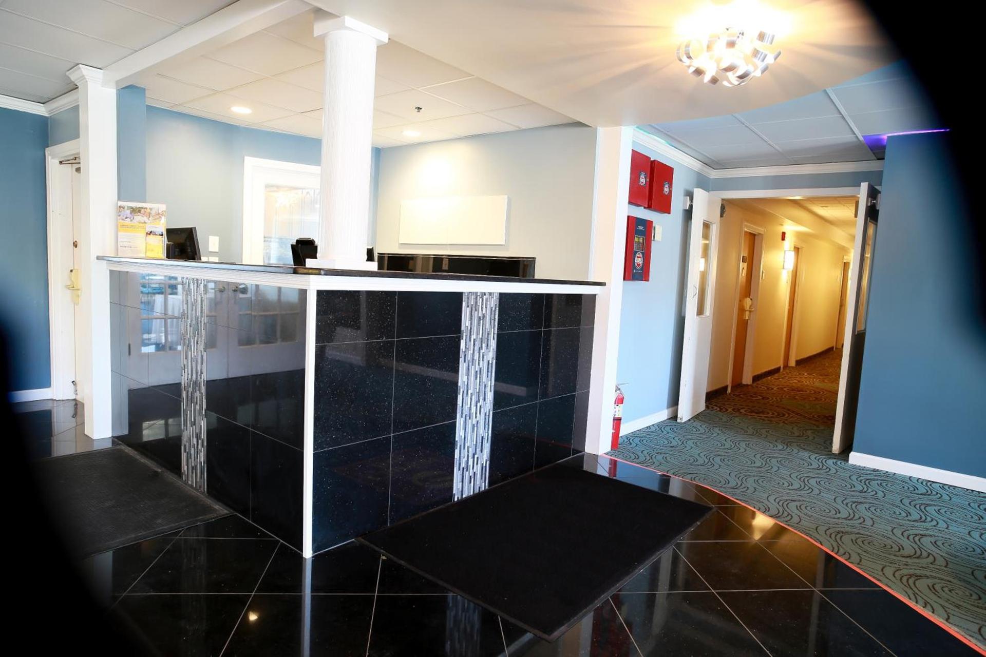 Lakeside Inn photo 39