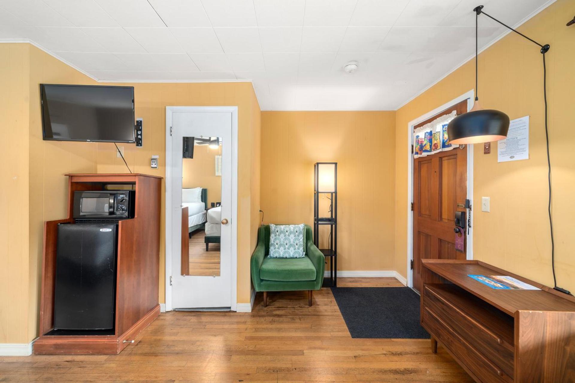 CedarWood Inn photo 92