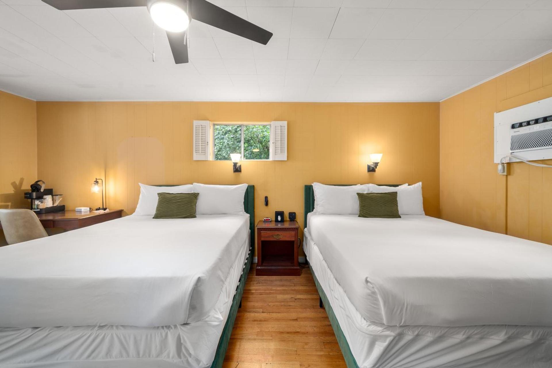 CedarWood Inn photo 90