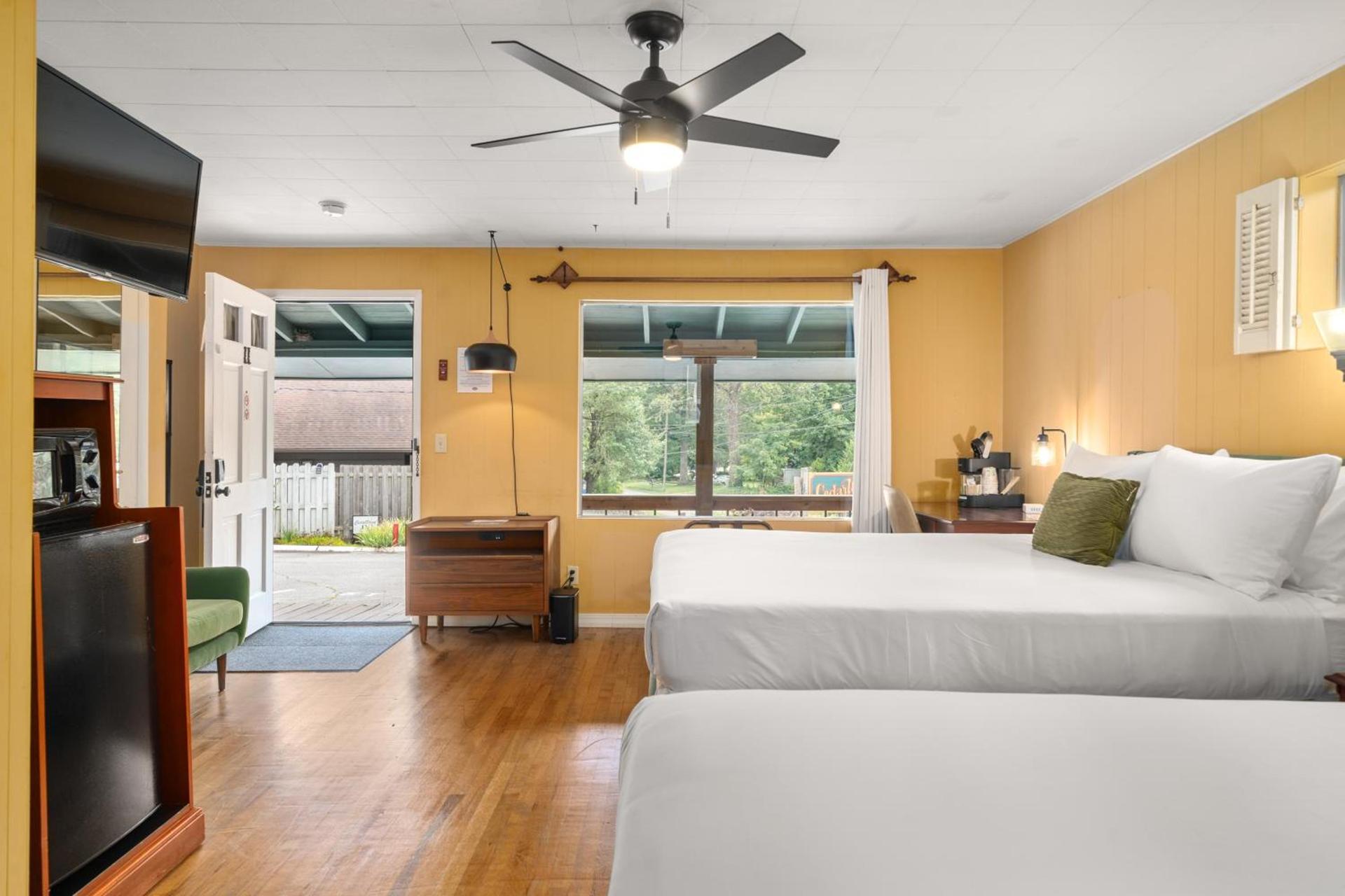 CedarWood Inn photo 88