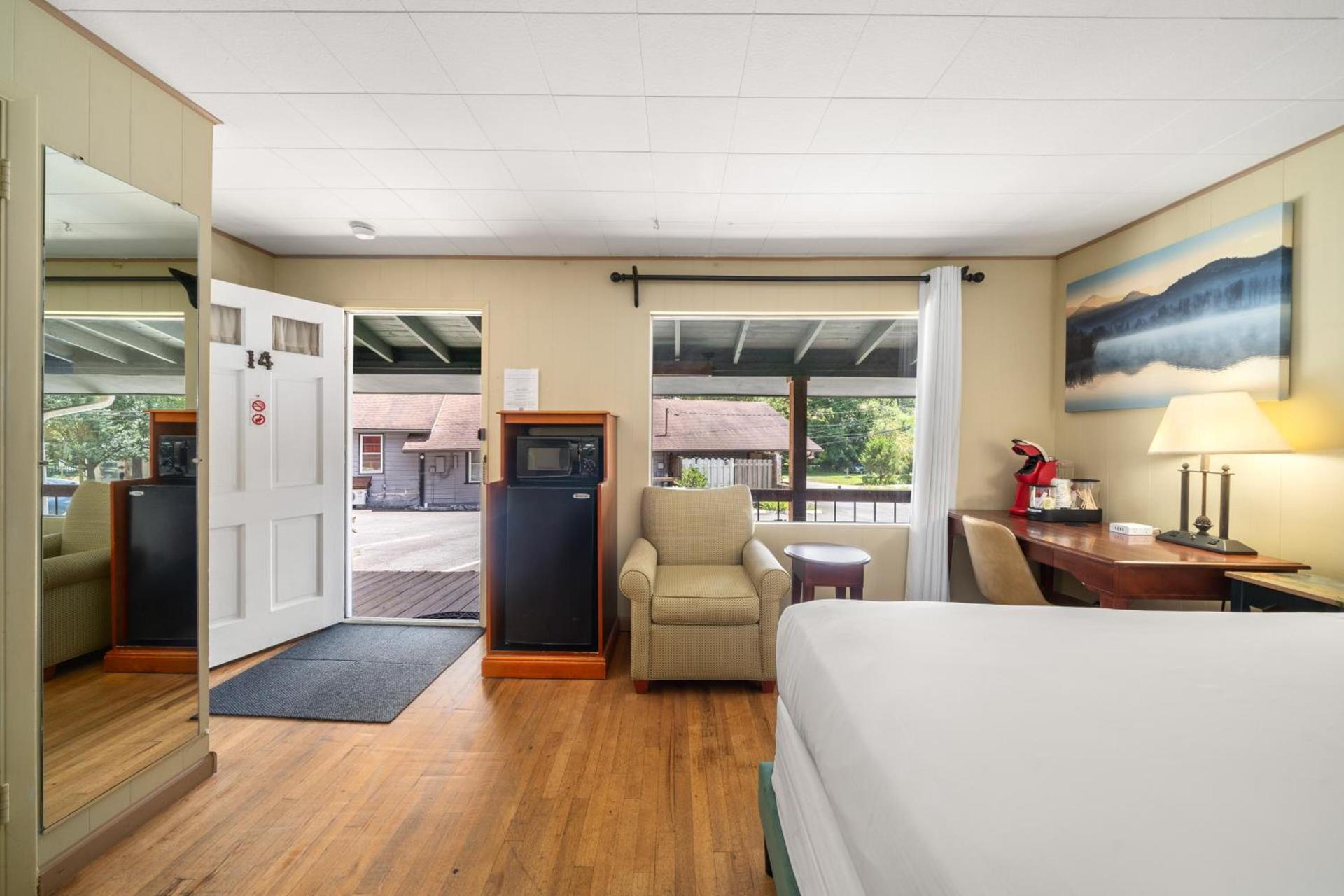 CedarWood Inn photo 96