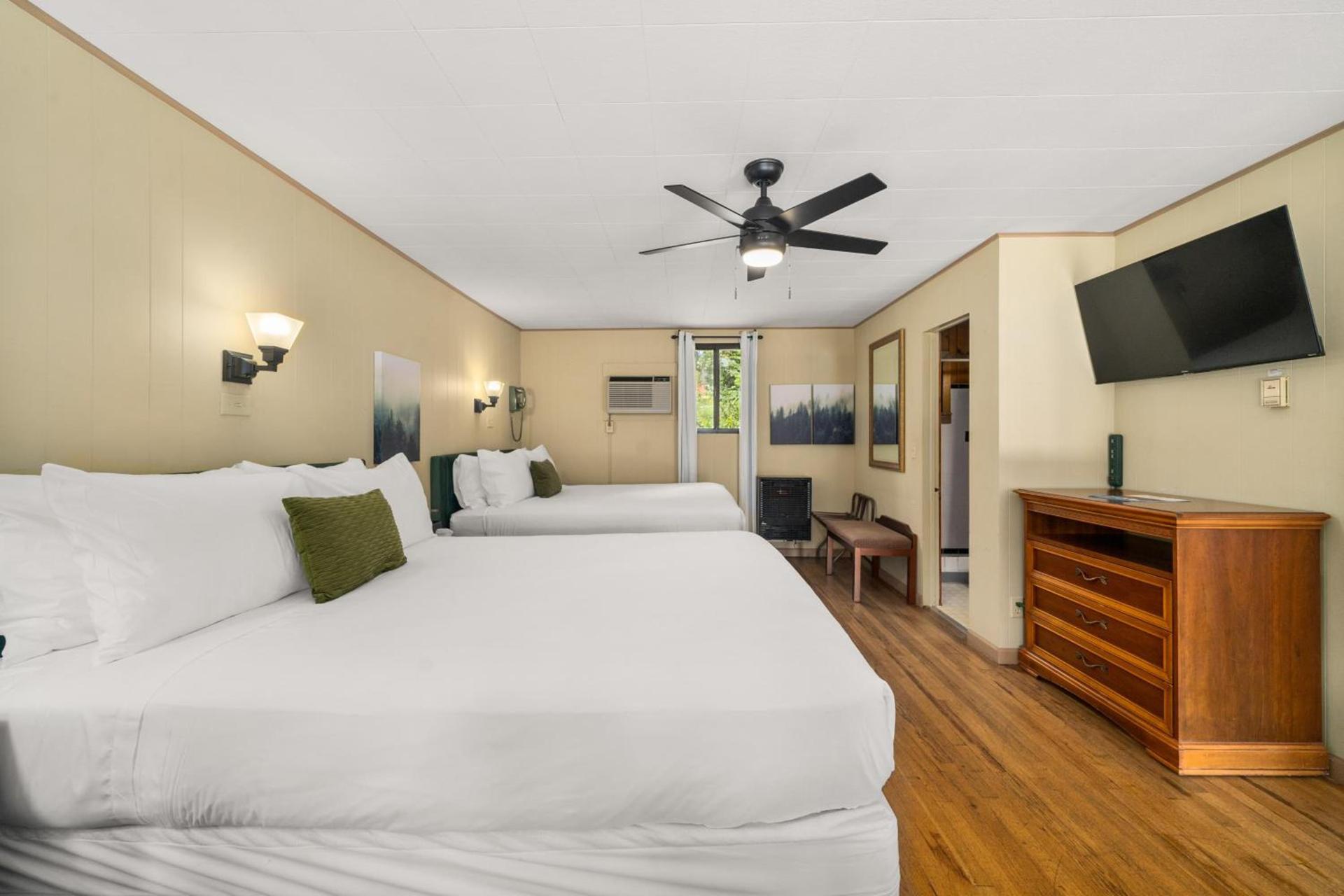 CedarWood Inn photo 97