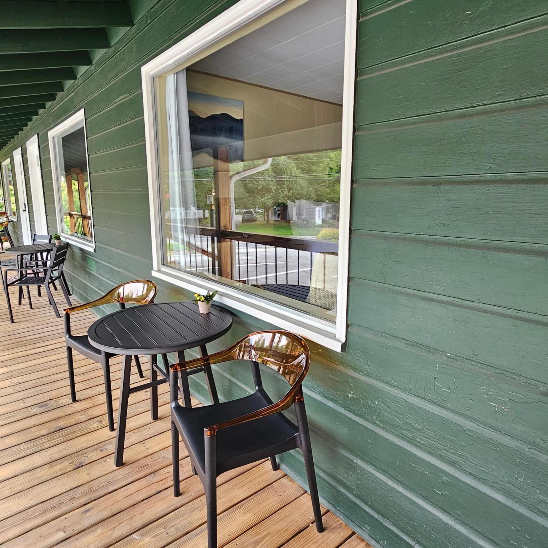 CedarWood Inn photo 95